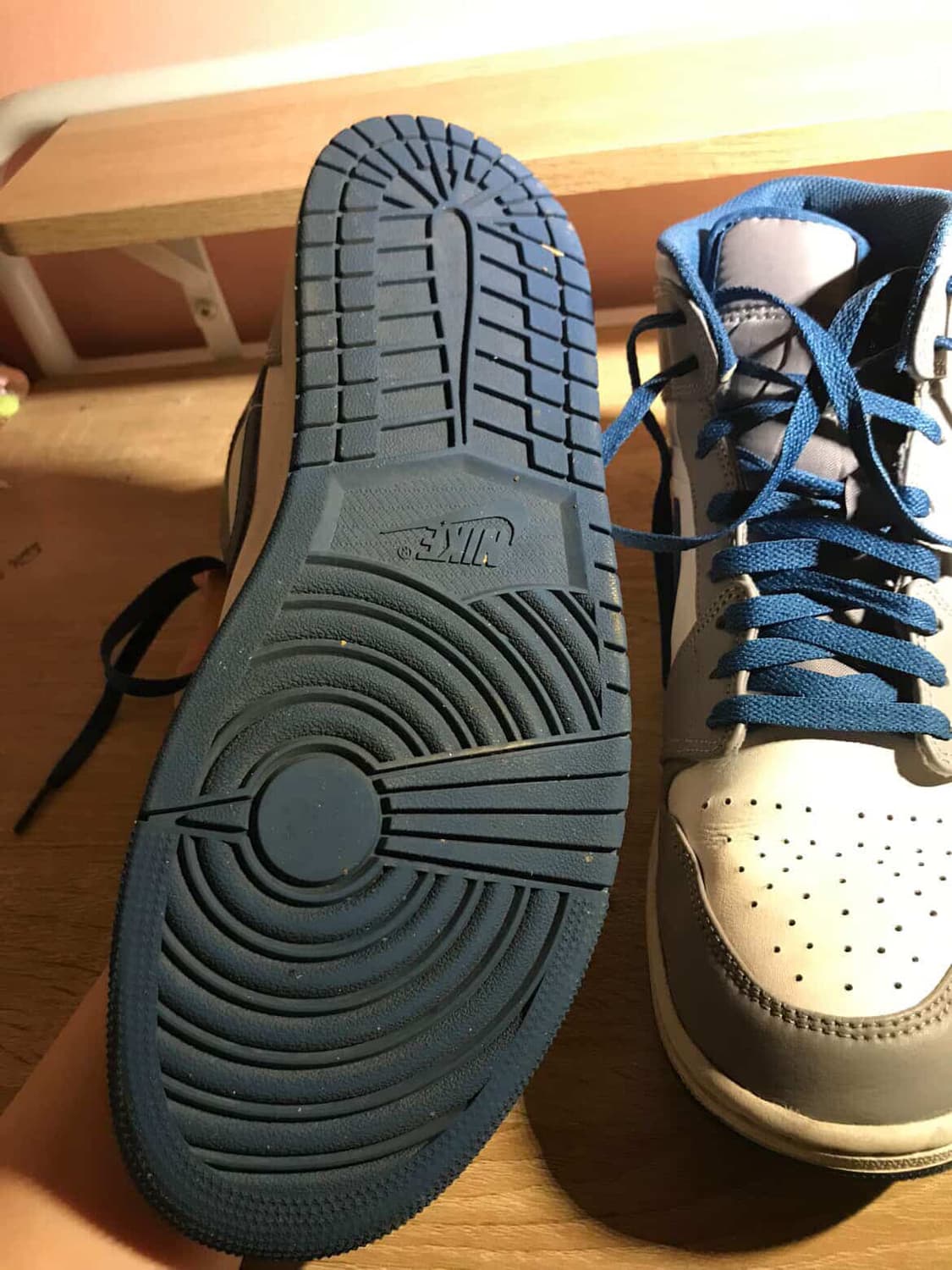 조던 1 미드 시멘트 그레이 트루 블루 상품이미지8