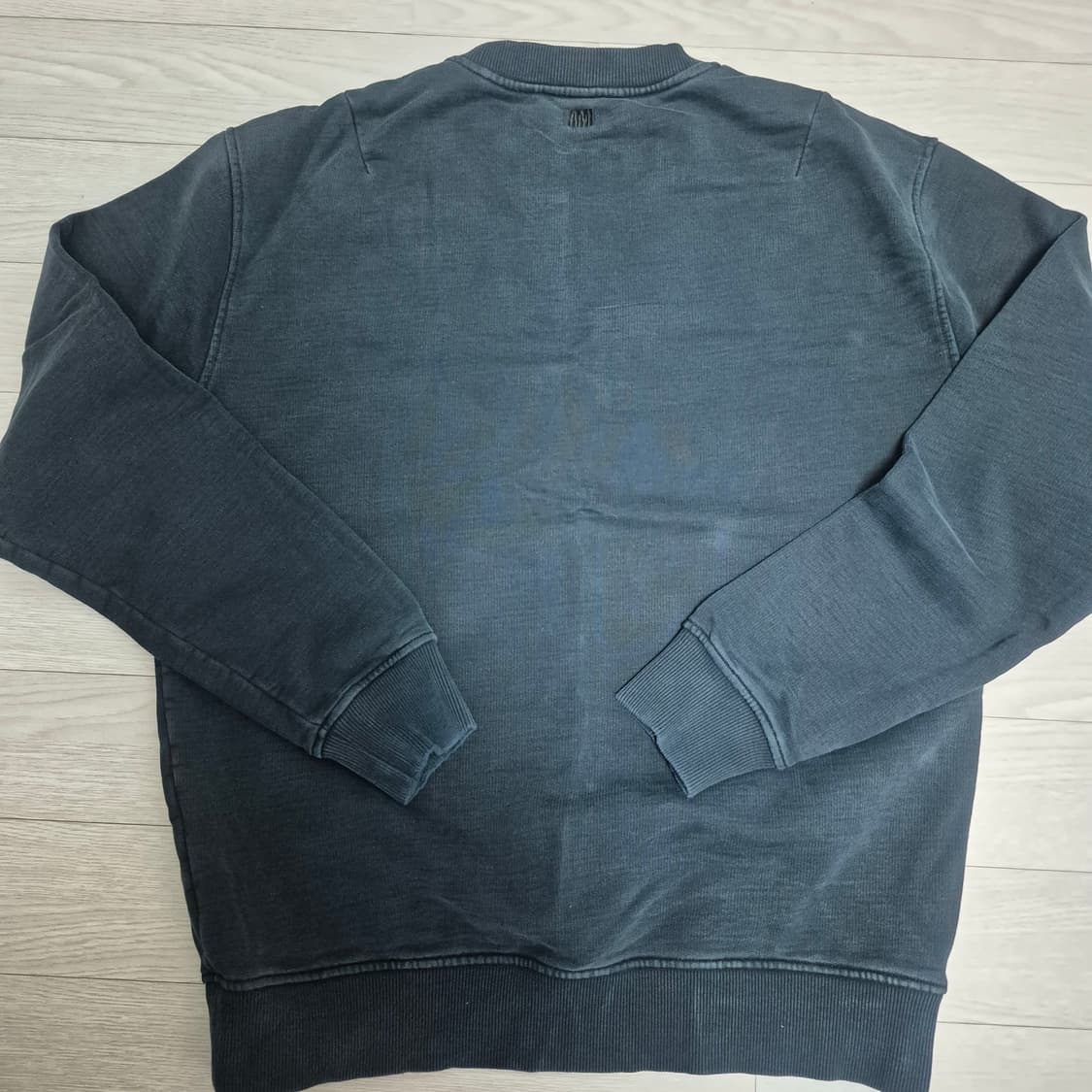 아미 맨투맨 L 사이즈 판매합니다. 상품이미지3