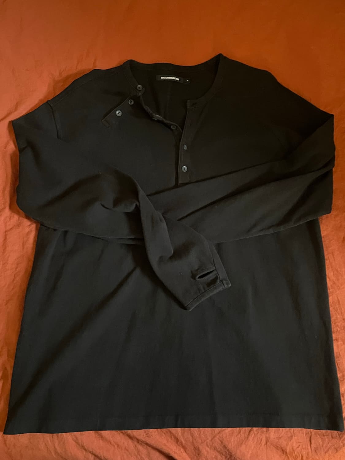 해칭룸 더블헨리넥 블리치드 티 판매합니다 상품이미지2