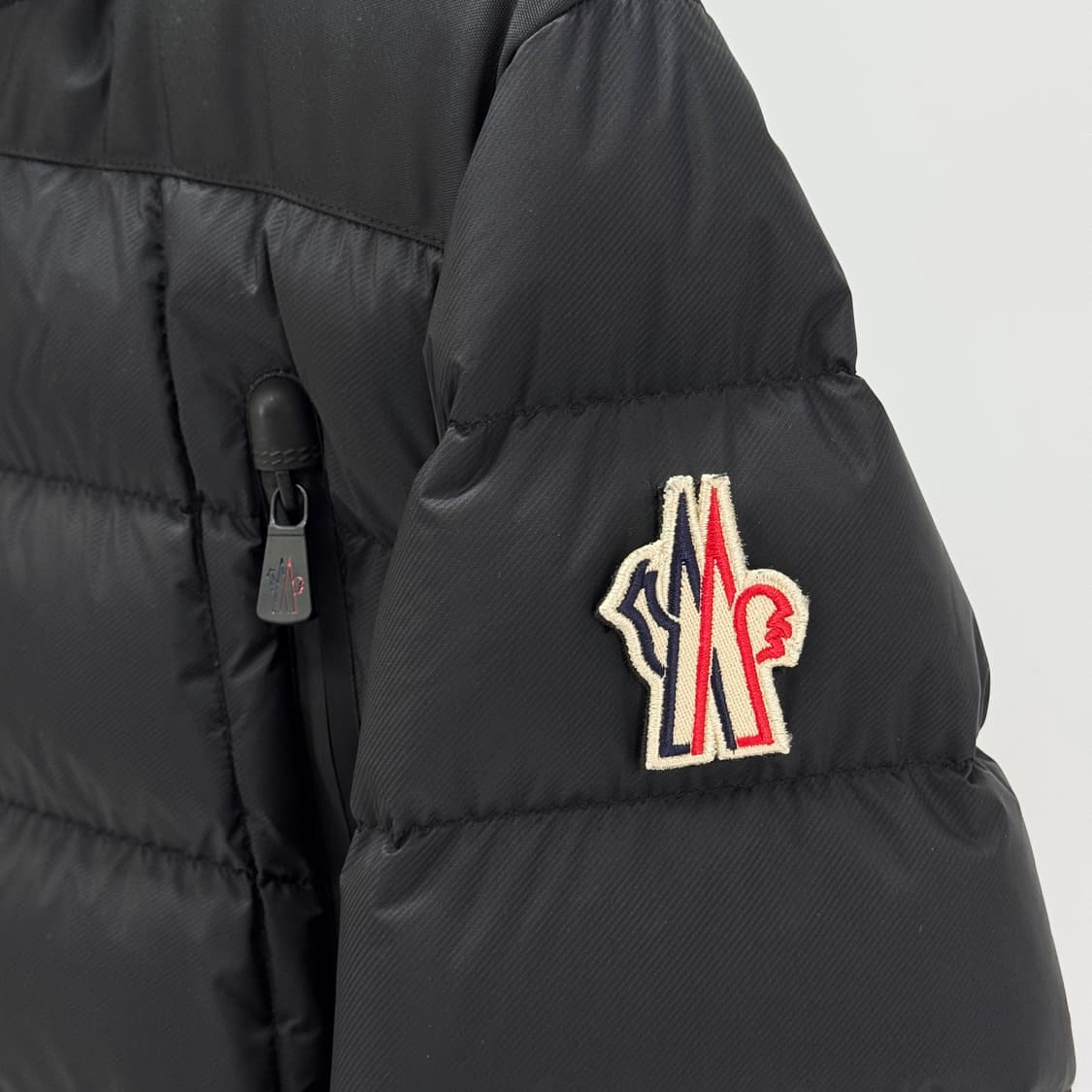 [3사이즈] 몽클레어 카무락 패딩 후드 점퍼 블랙 (1A50540) 상품이미지6