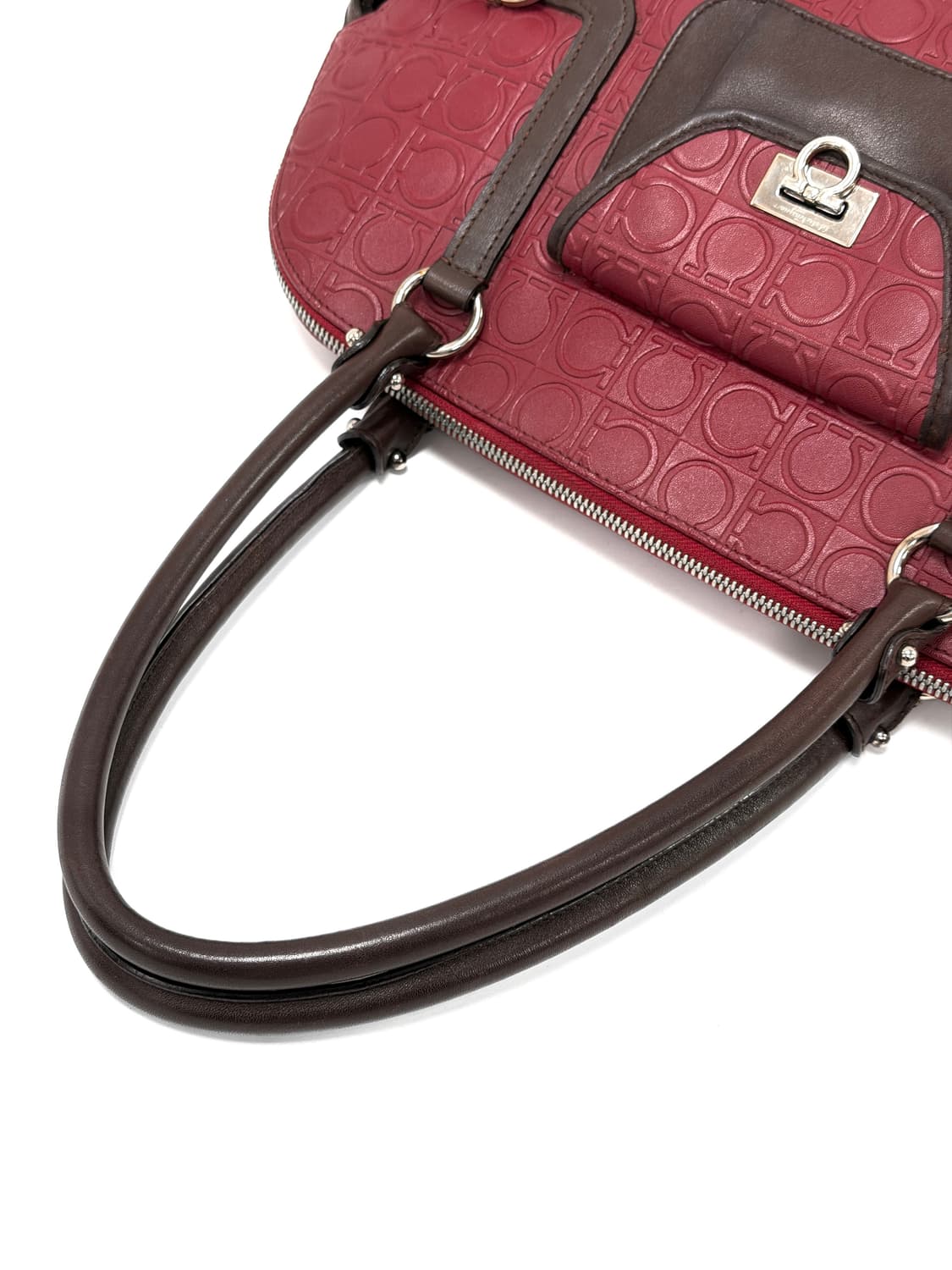 페라가모 간치니 엠보싱 투톤 토트백 상품이미지5