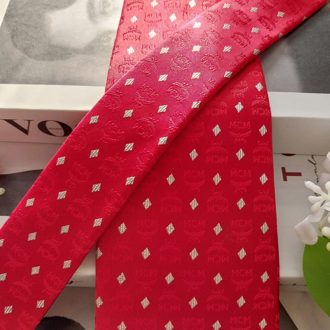 엠씨엠 실크 레드 로고 자카드 넥타이 9cm A+등급 K2083
 상품이미지4