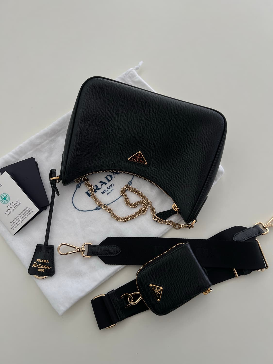 프라다 리에디션 사피아노 멀티 호보백 상품이미지1