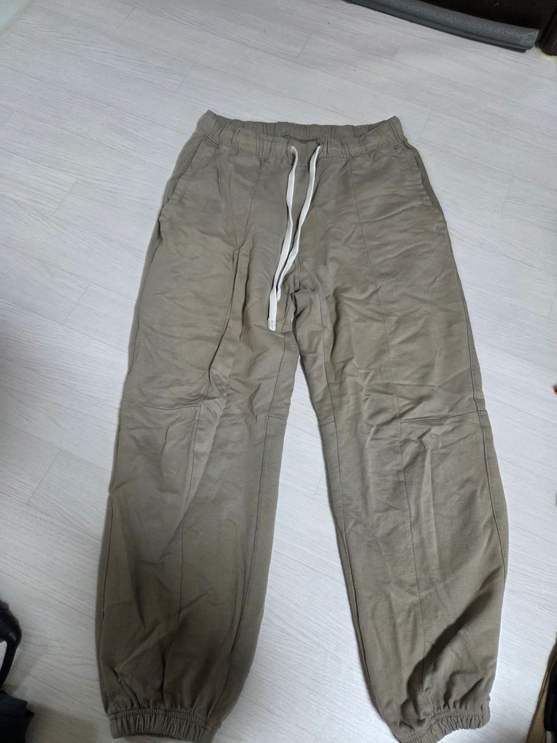 베이지 스웨트팬츠 상품이미지1