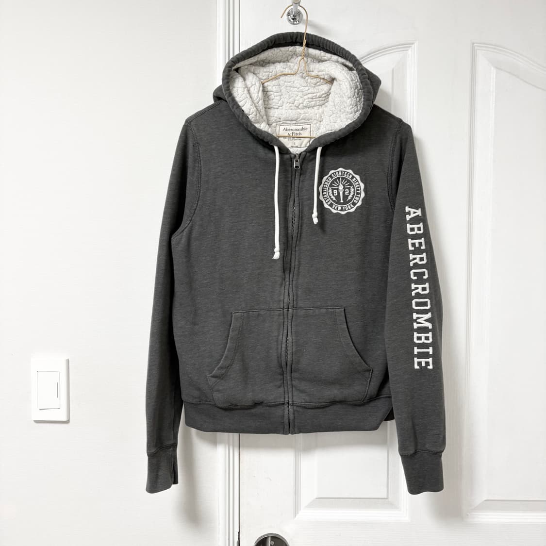 아베크롬비 딱붙 후드집업 (다크 그레이 s) 상품이미지3