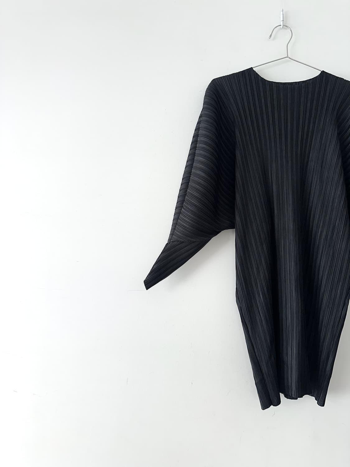 Dark batwing pleats top 상품이미지2