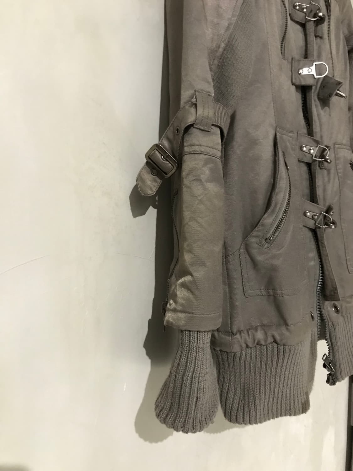 Lein bold buckle slim fit coated jumper 상품이미지5