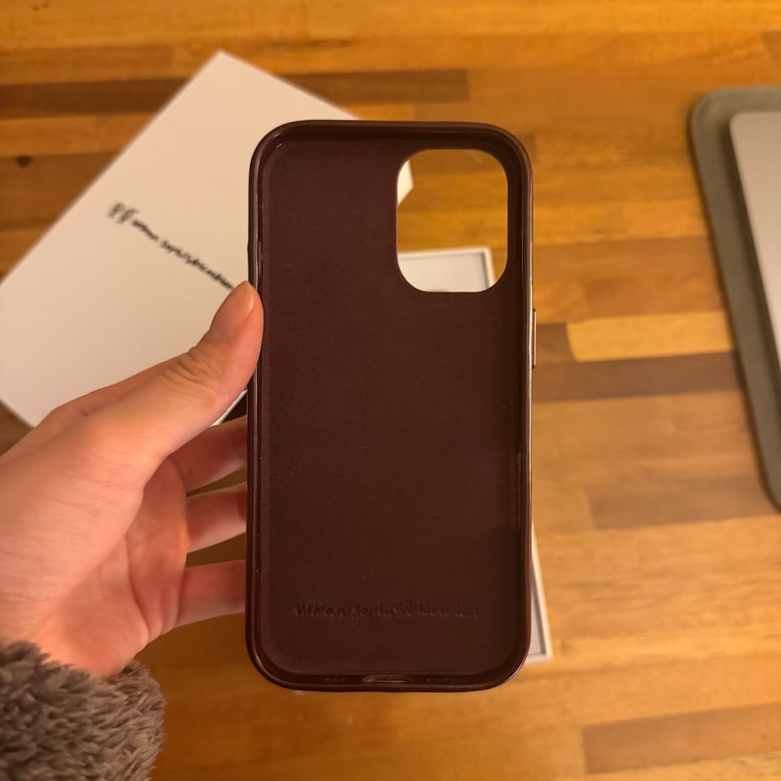 어반소피스티케이션 아이폰16 케이스 다크체리 상품이미지4