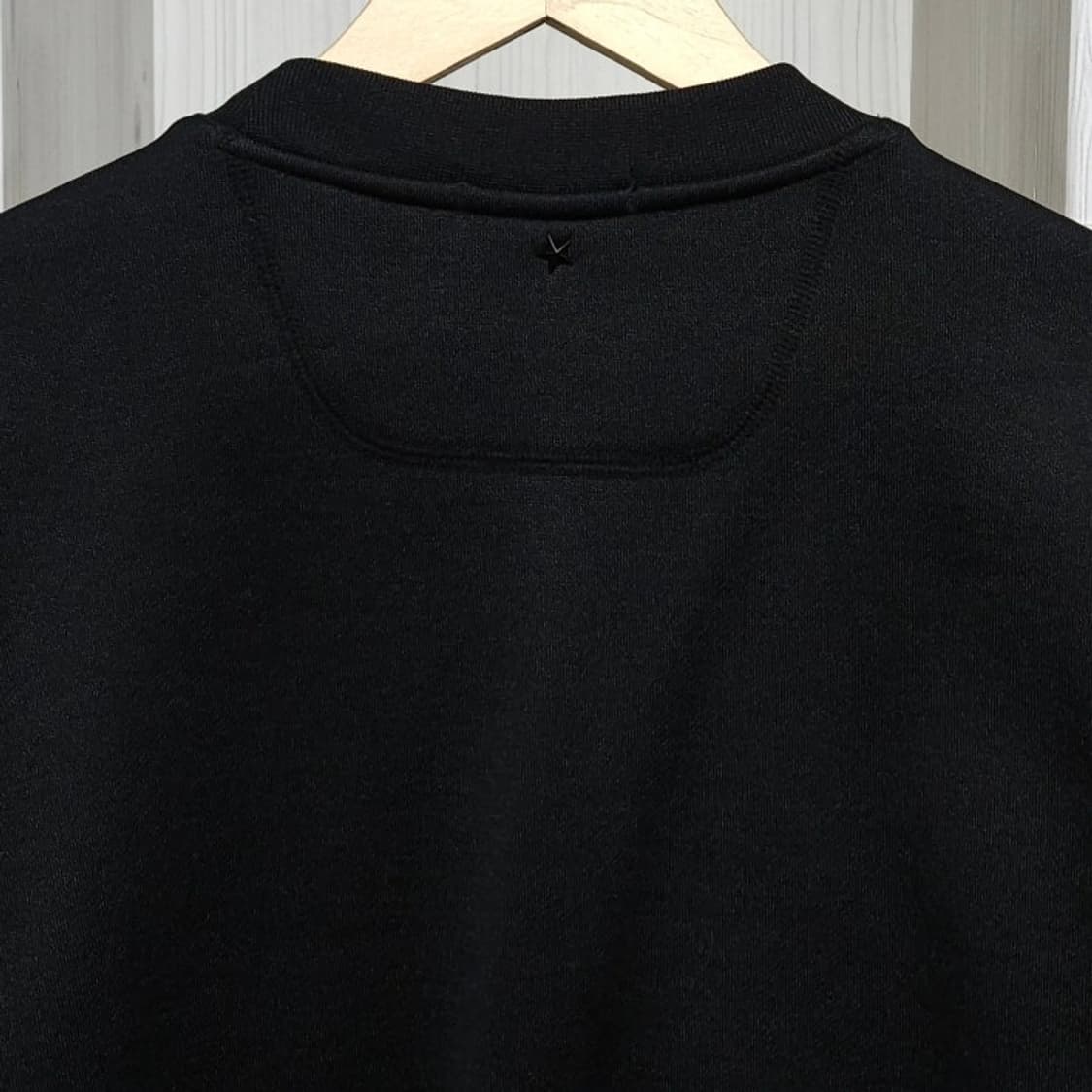 100~105)JILLSTUART 질스튜어트 뉴욕 성조기 맨투맨 블랙 상품이미지4