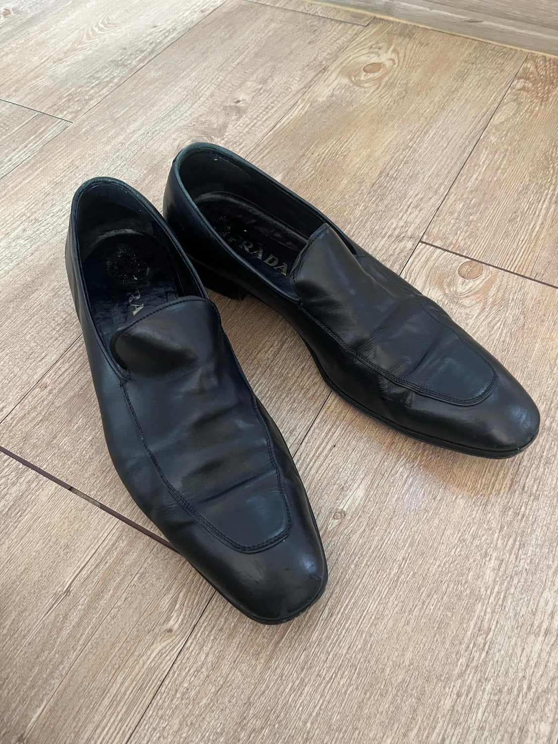 프라다 레더 로퍼 상품이미지1