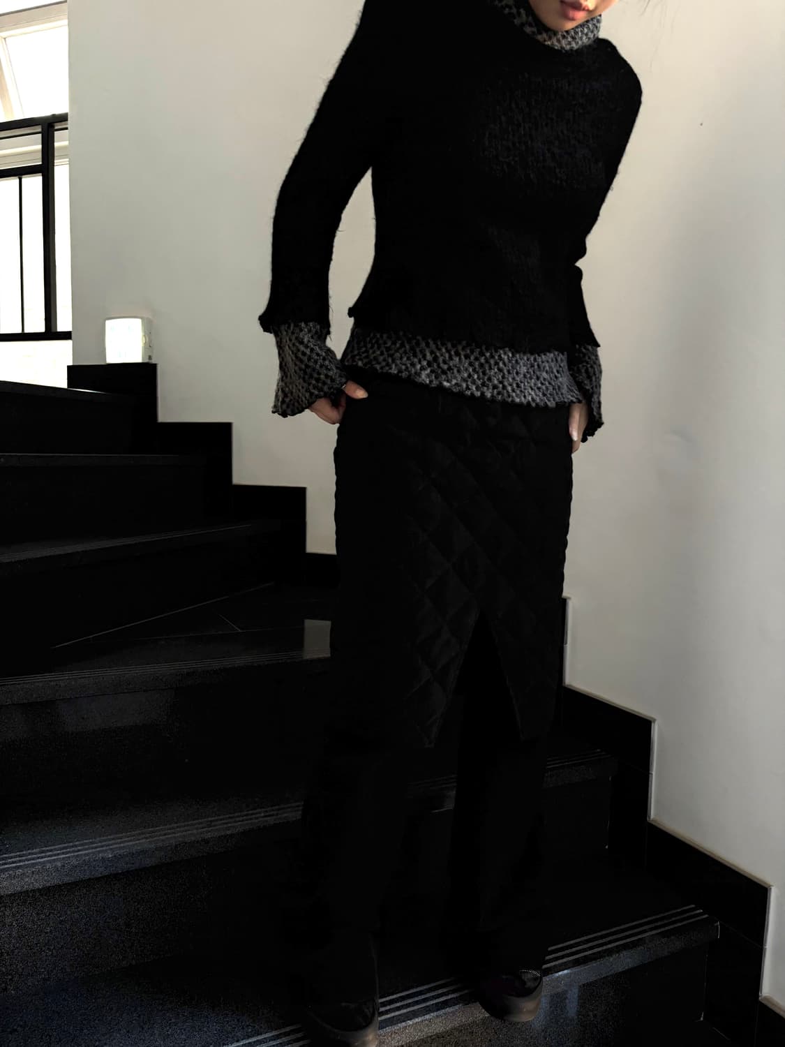 블랙 퀄팅 패딩 미디스커트 상품이미지5