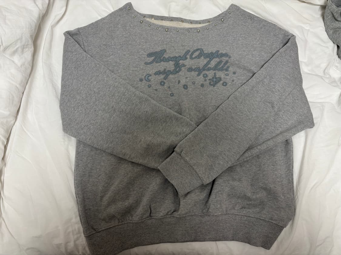 일리고 원숄더 스터드 보트넥 맨투맨 멜란지 상품이미지1