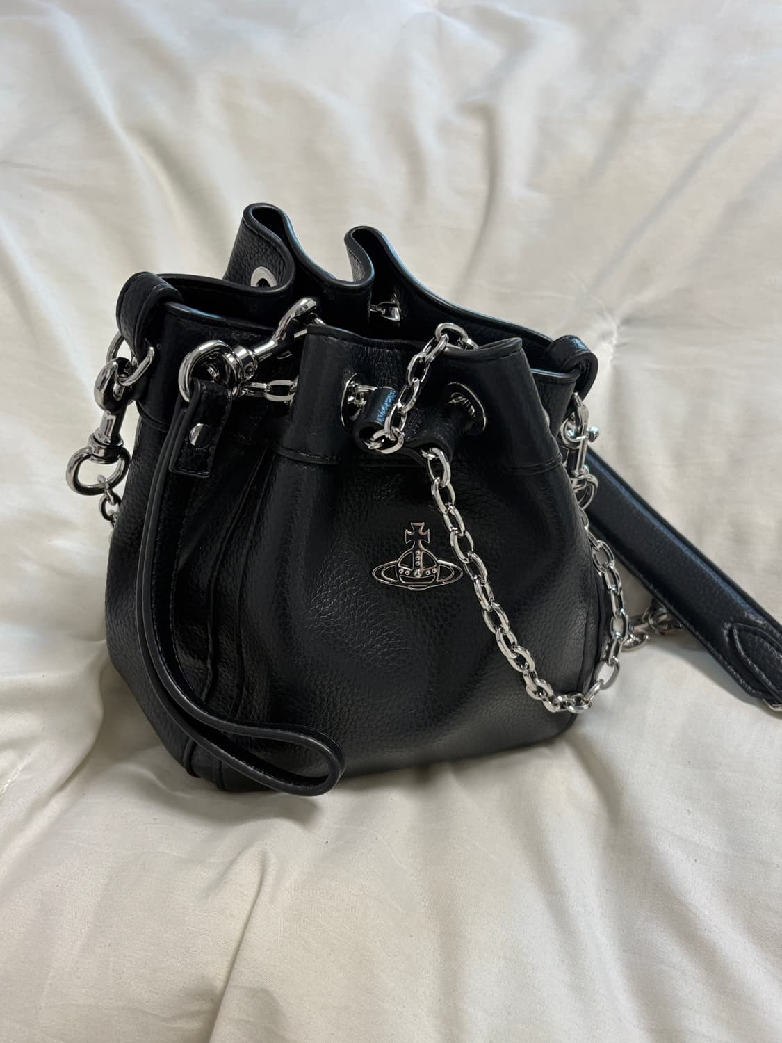 비비안웨스트우드 크리시 스몰 버킷백 상품이미지1