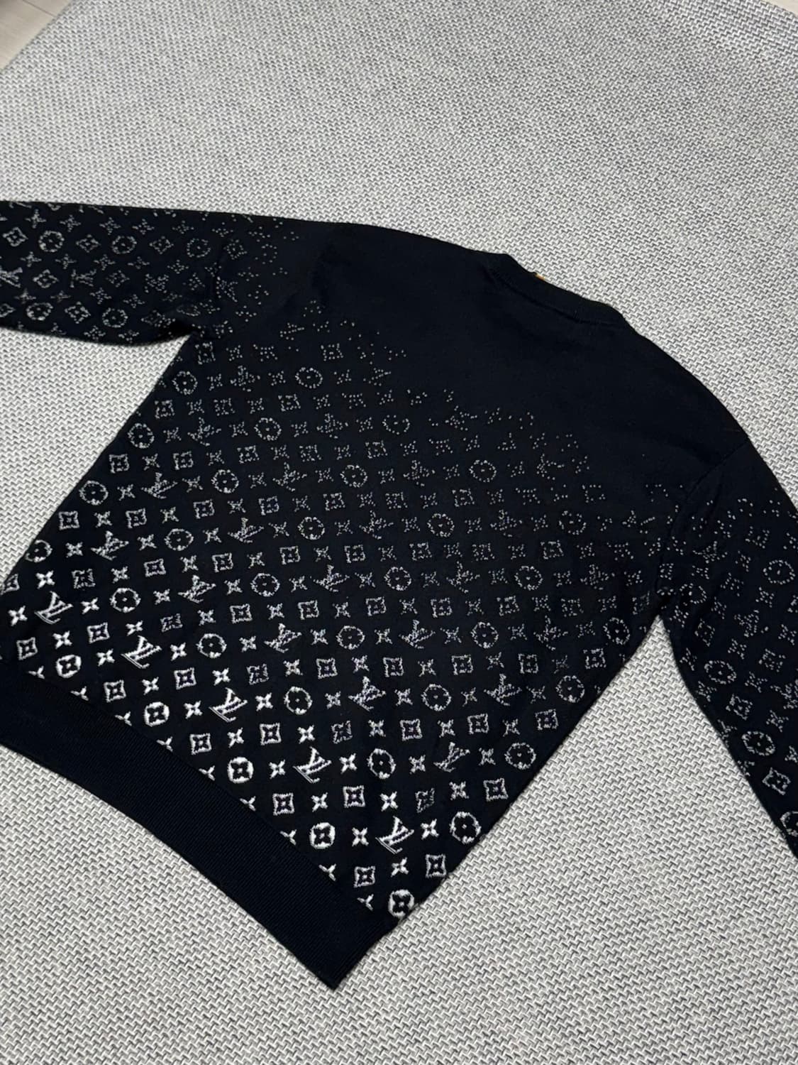 루이비통 그라디언트 모노그램 니트 상품이미지2