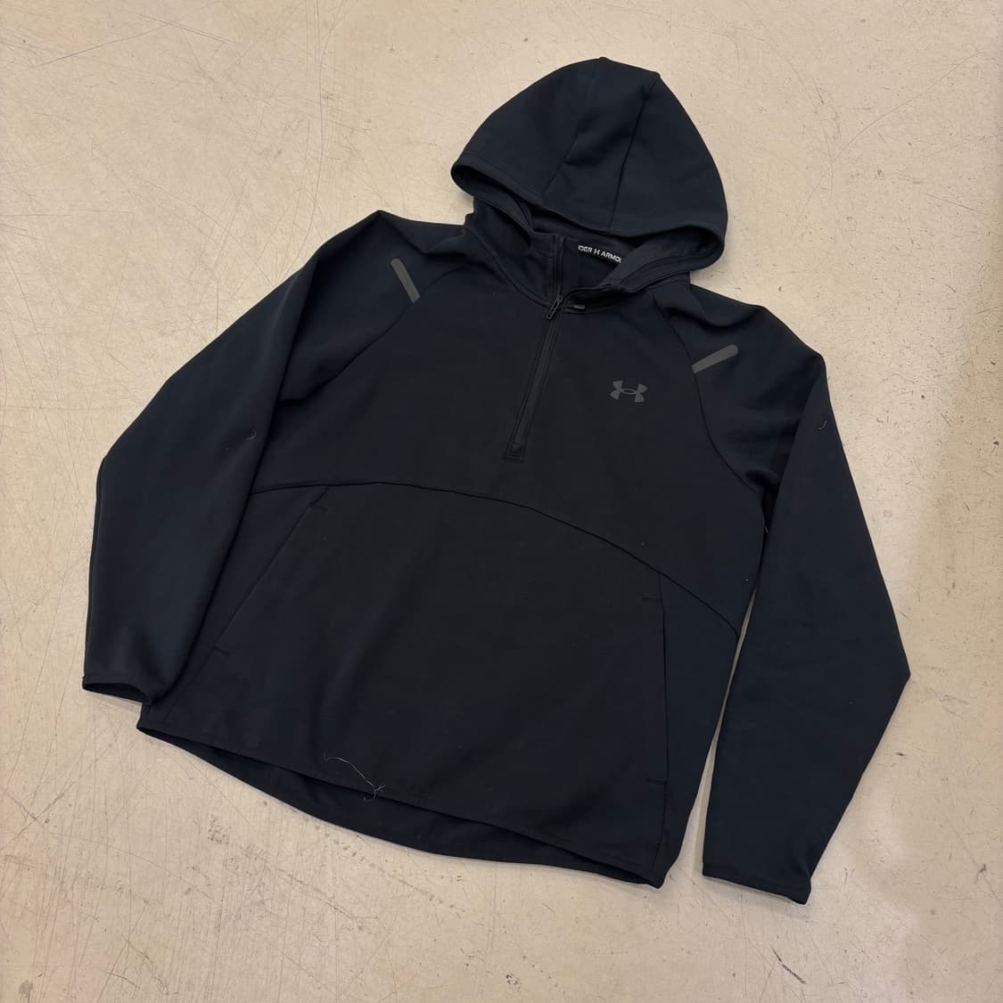 언더아머 테크 블랙 후드집업 상품이미지1