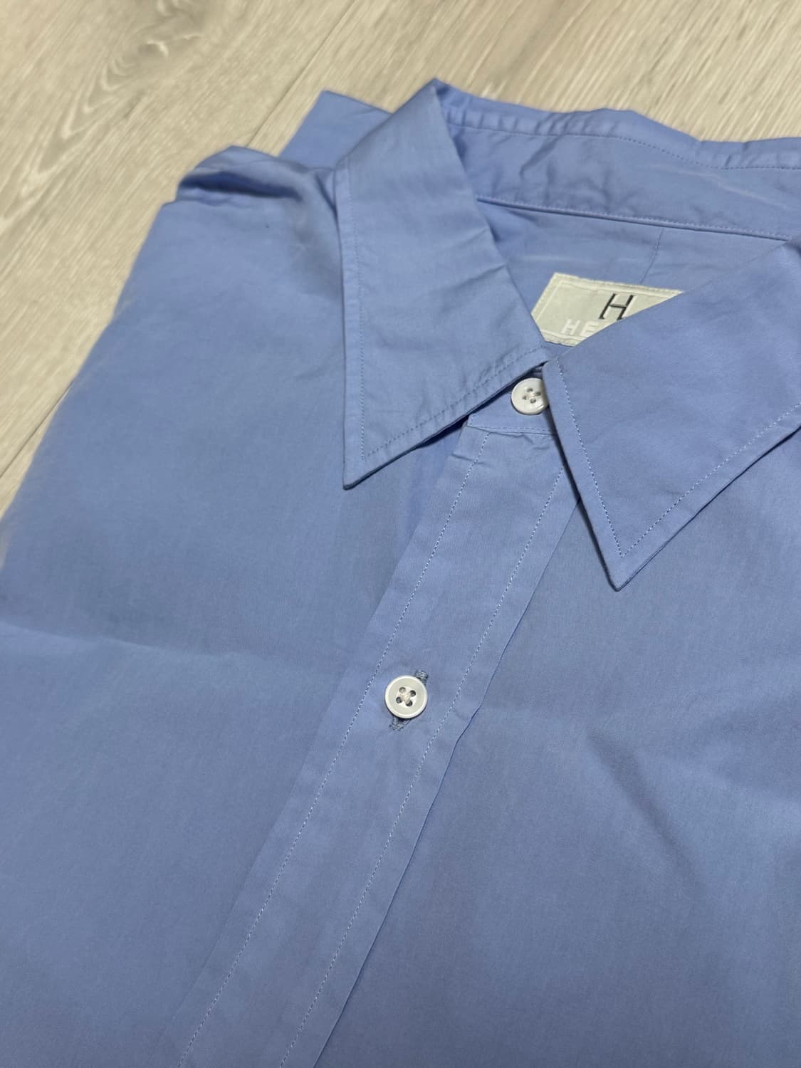 헤릴 수빈코튼 레귤러 카라 셔츠 sax 3사이즈 상품이미지2