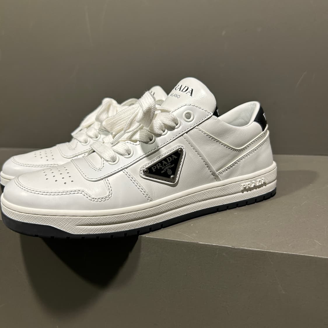 프라다 다운타운 퍼포레이티드 스니커즈 상품이미지2