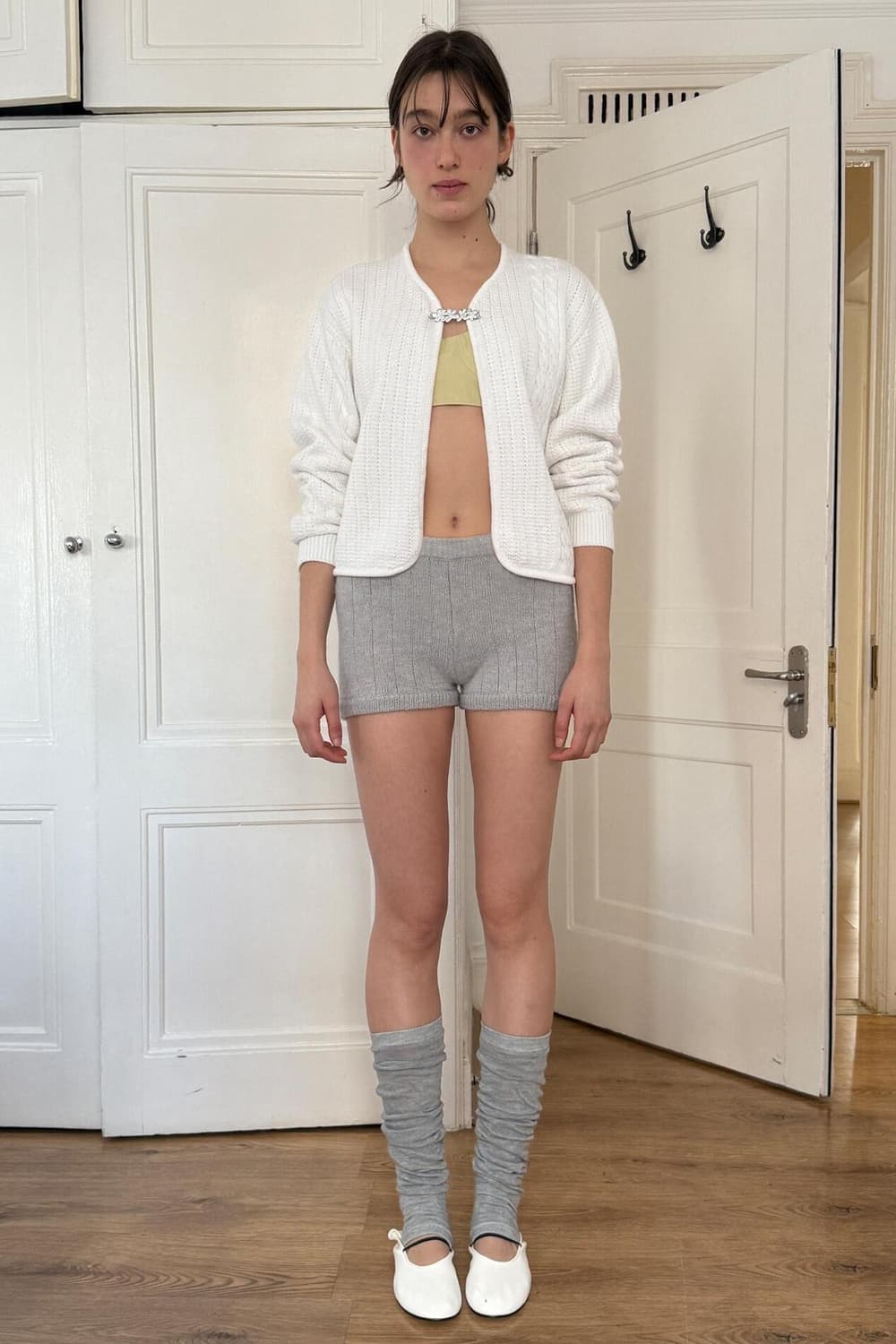 시눈 플라워 브로치 트위스트 가디건 상품이미지1