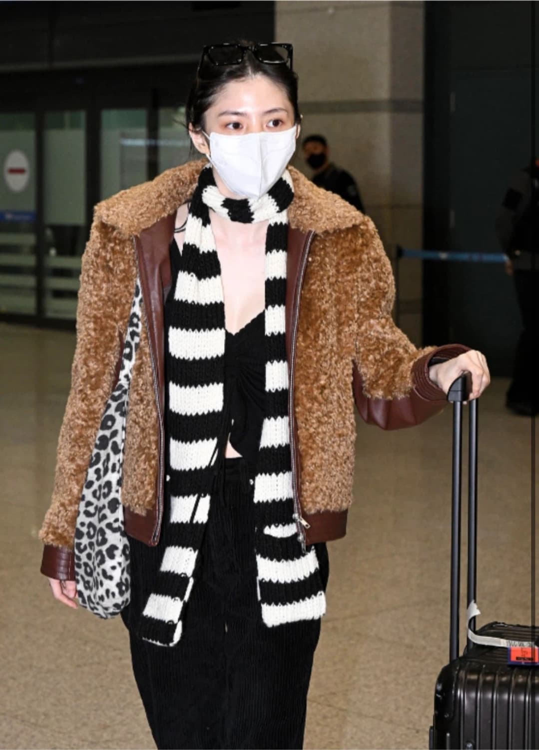 OPENYY 오픈와이와이 컬링 시어링 바이커 자켓 브라운/ 한소희 착용 상품이미지3