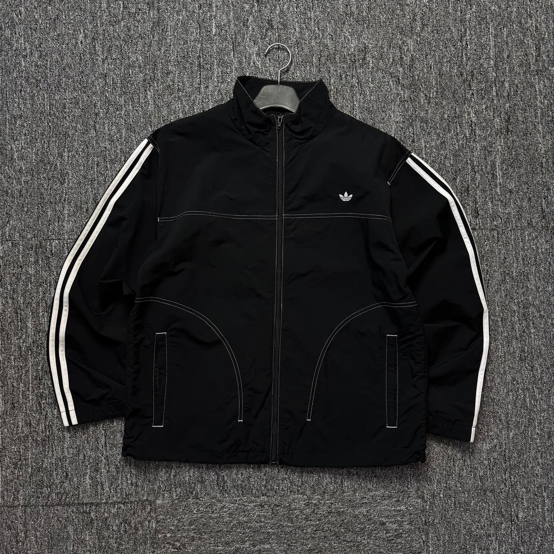 아디다스 트레포일 스티치 디테일 스트링 바람막이 상품이미지1