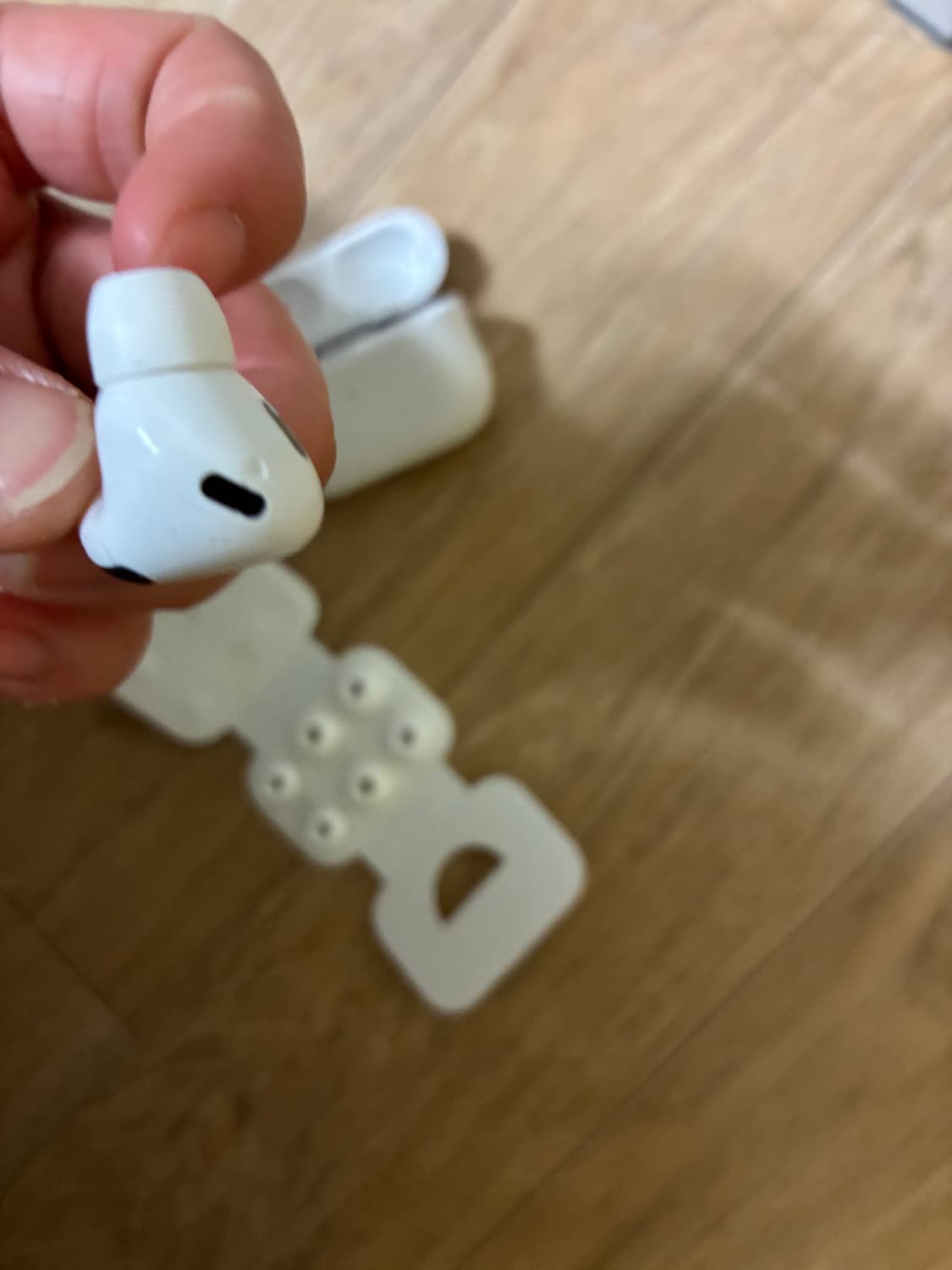 에어팟 프로 2세대 좌측 상품이미지4