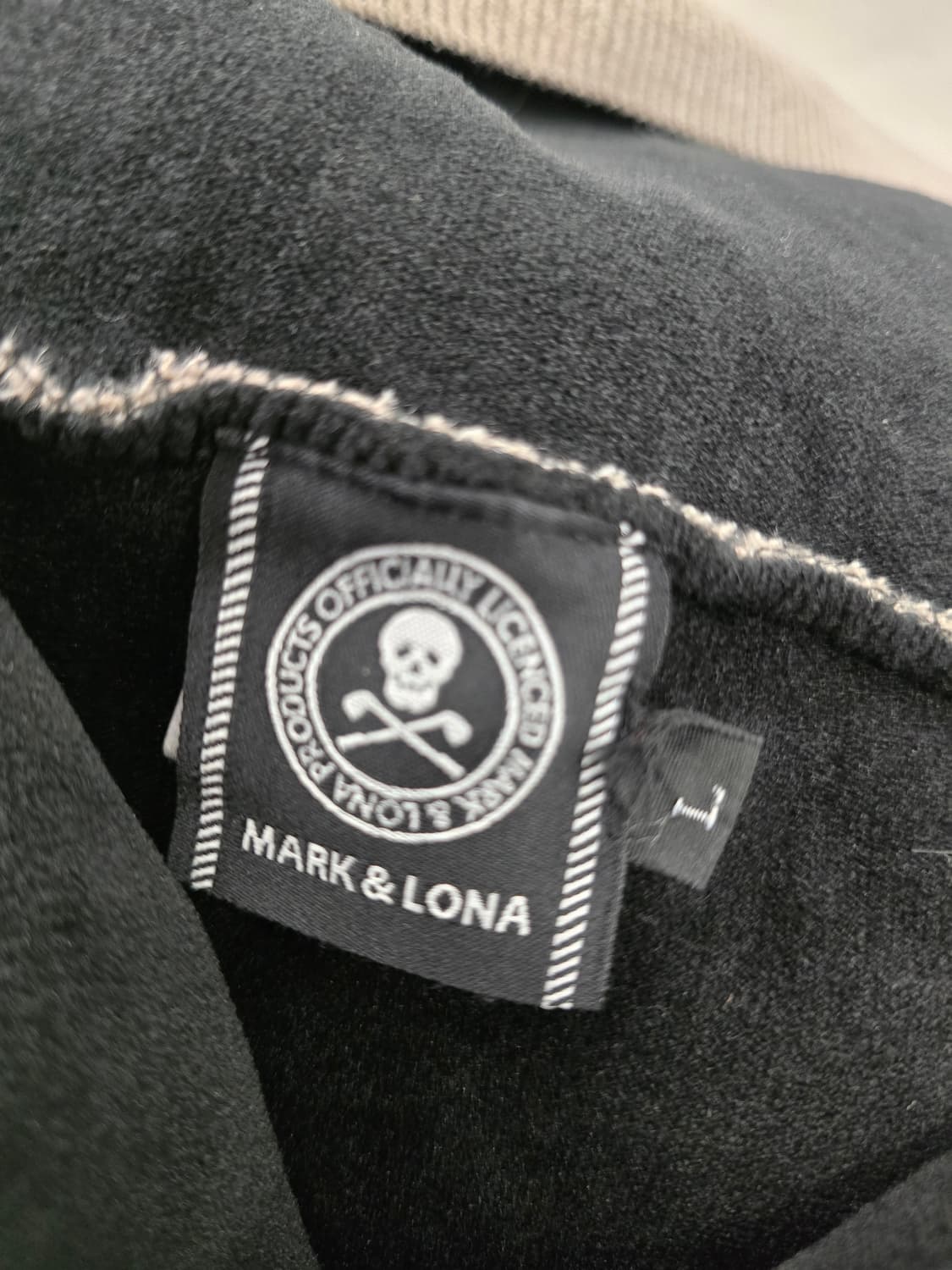 마크앤로나 남성 그레이 터틀넥 니트.
싸이즈 100.  택포 상품이미지7