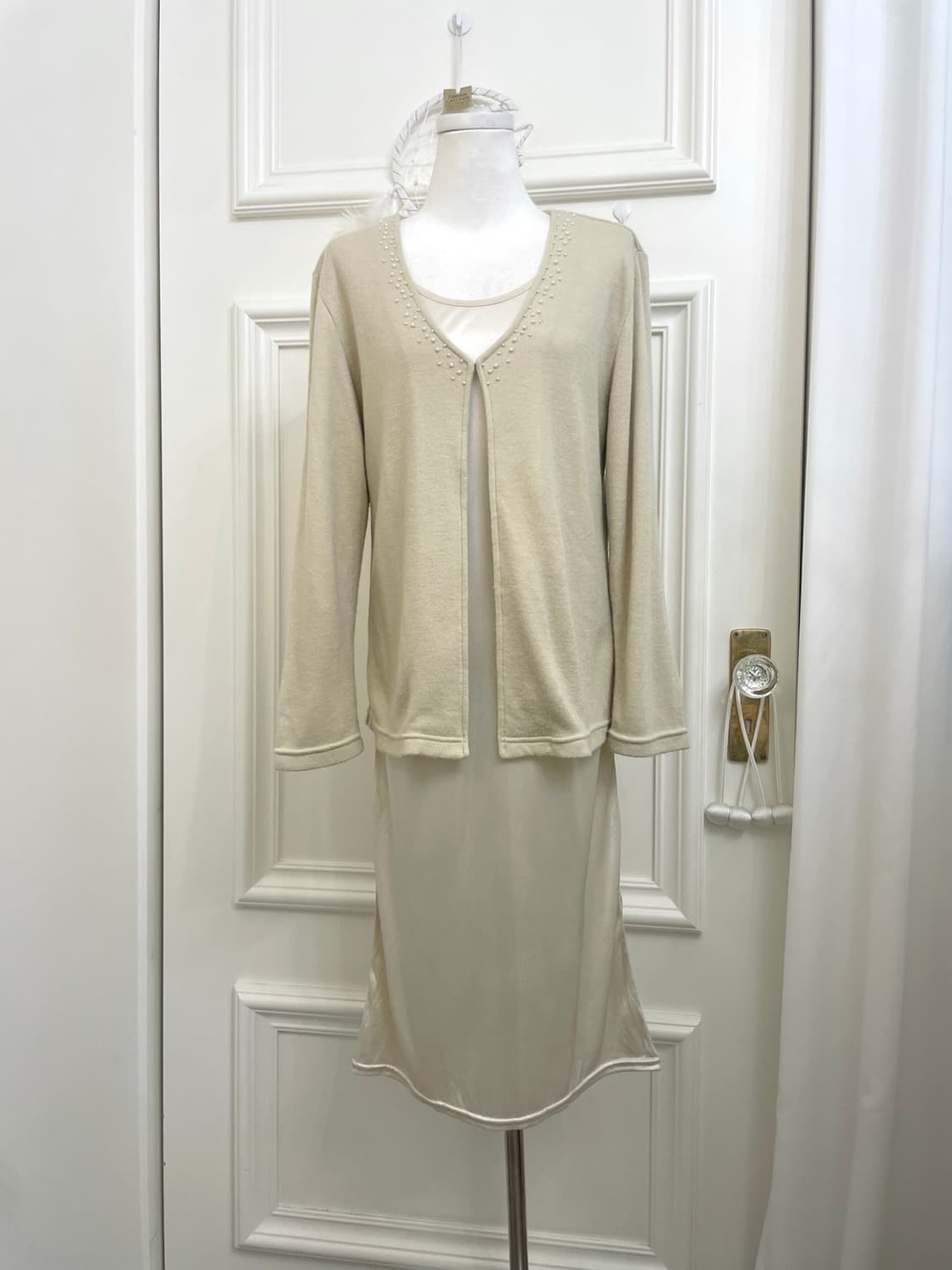 cream beige pearl point one-button cardi 상품이미지1