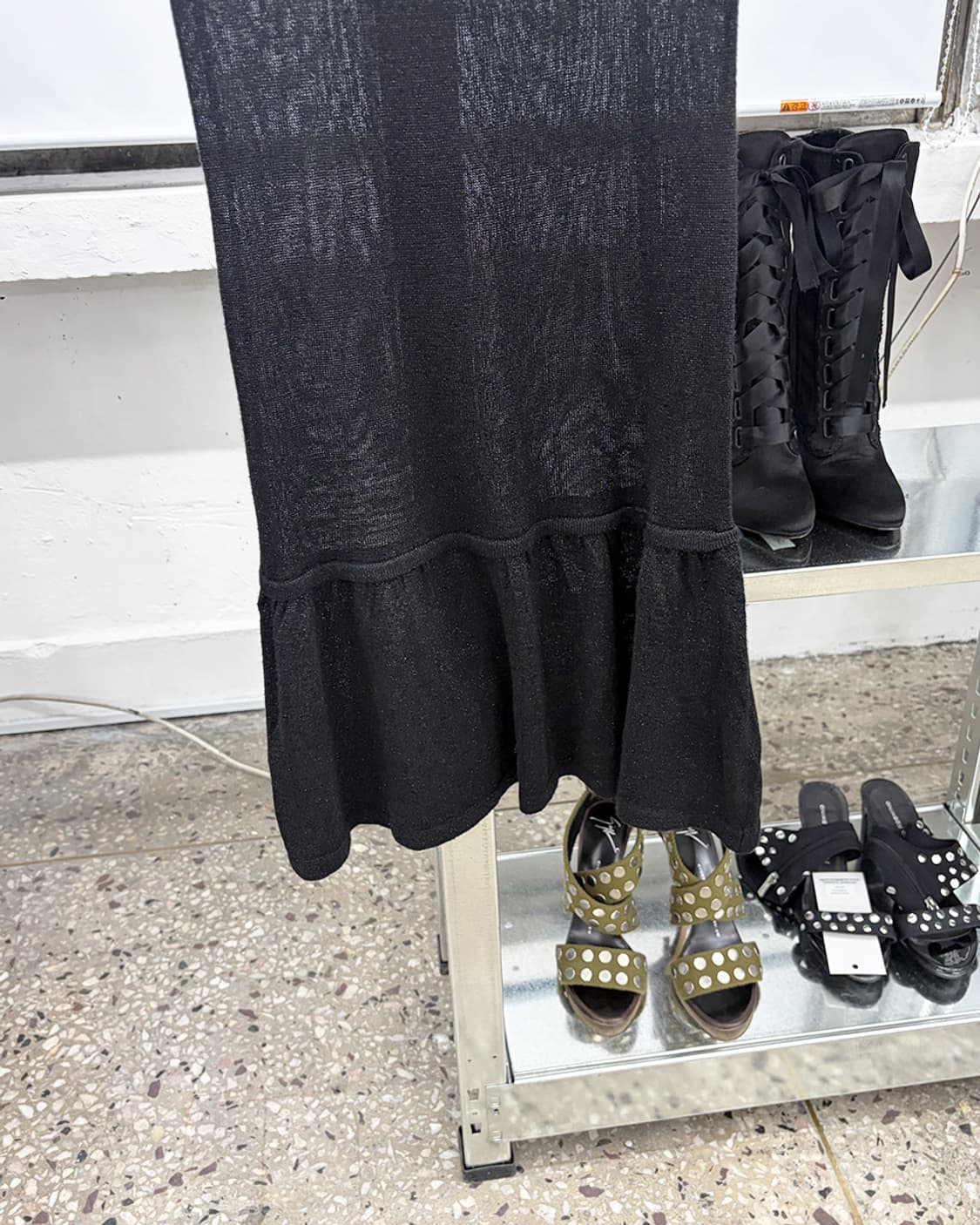 빈티지 브로치 디테일 슬리브리스 니트 드레스 상품이미지4