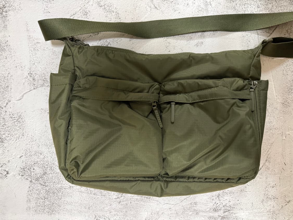 유니클로 멀티포켓 숄더백 상품이미지1