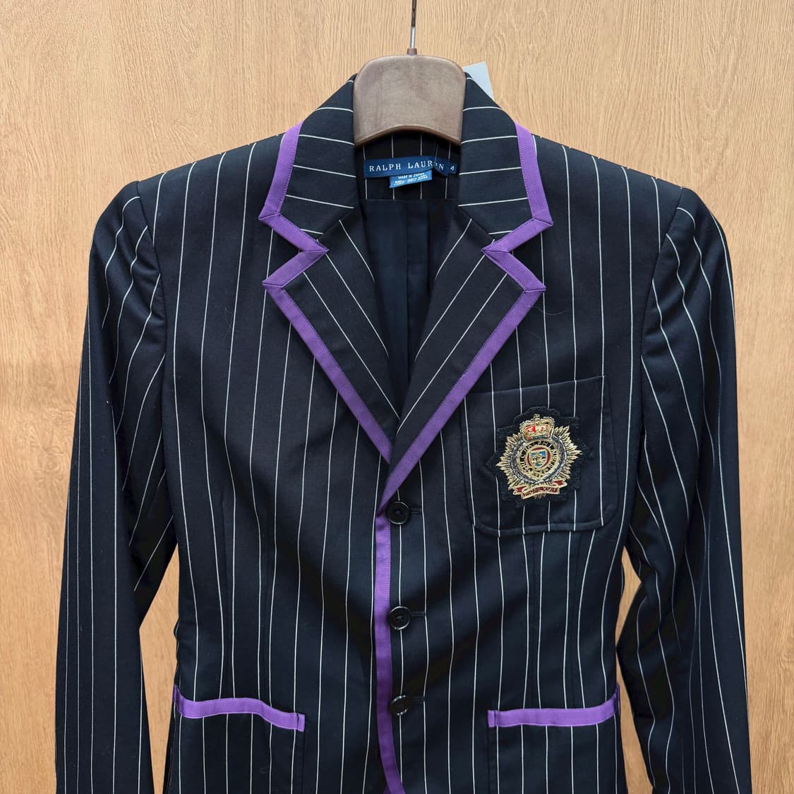폴로 랄프로렌 울 테일러드 자켓 핀스트라이프 퍼플 파이핑 디테일 블랙 상품이미지4