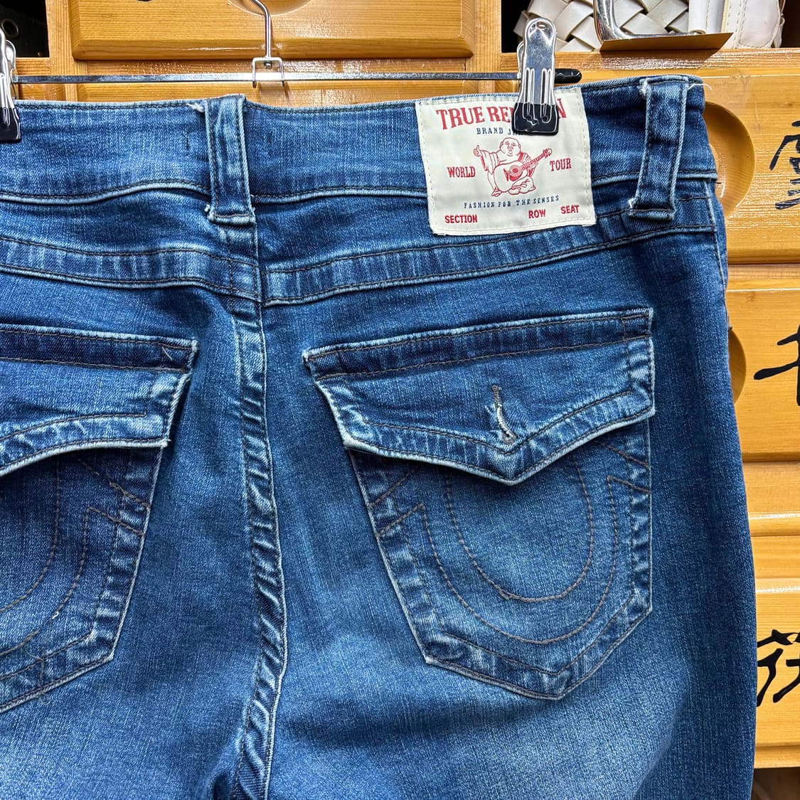(34) 트루릴리전 스트레이트 핏 중청 데님 팬츠 상품이미지3