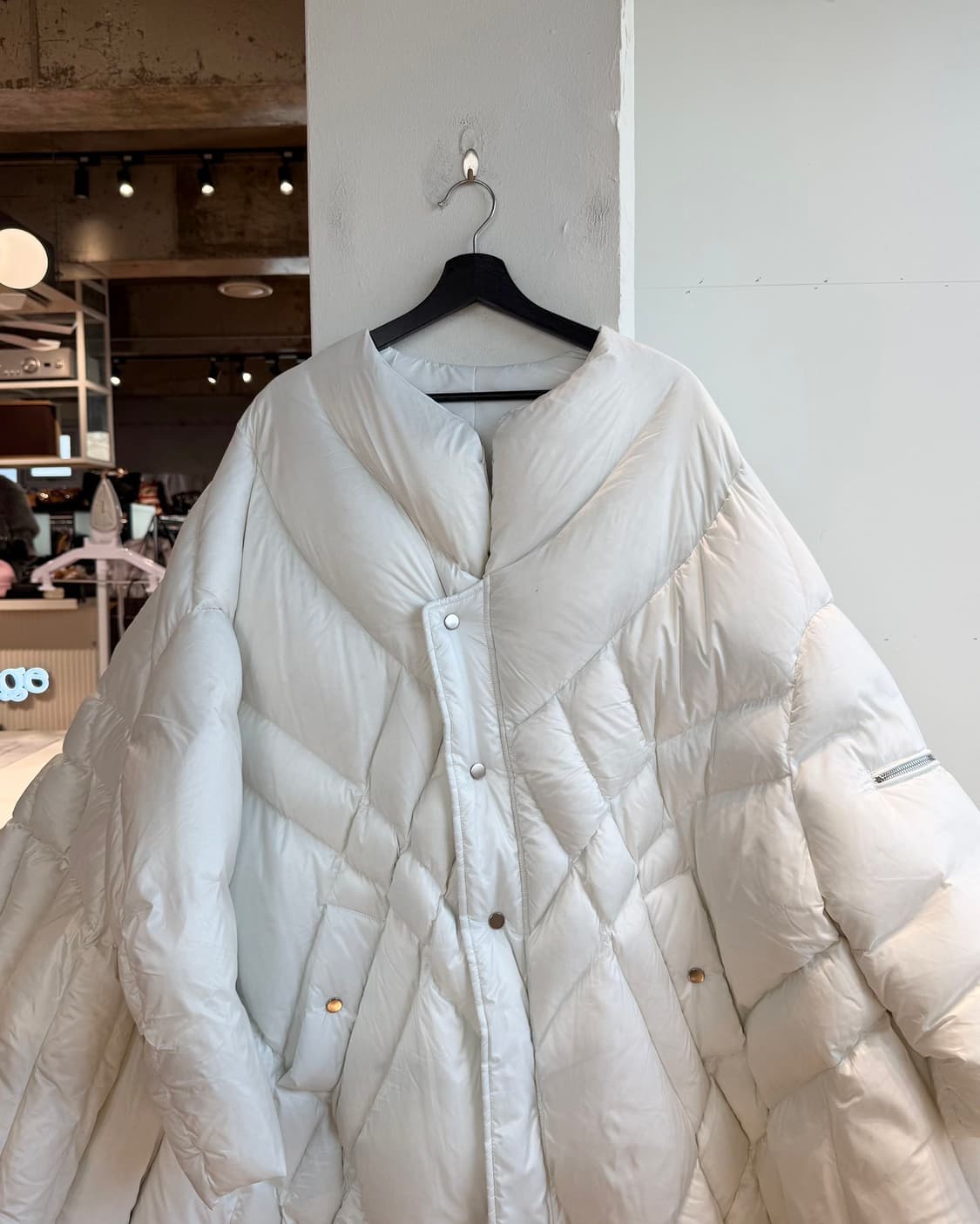 펑첸왕 화이트 오버사이즈 구스 다운 점퍼  상품이미지3