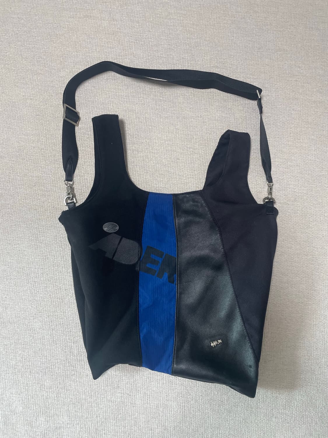 아더에러 22SS 크로스백 상품이미지1