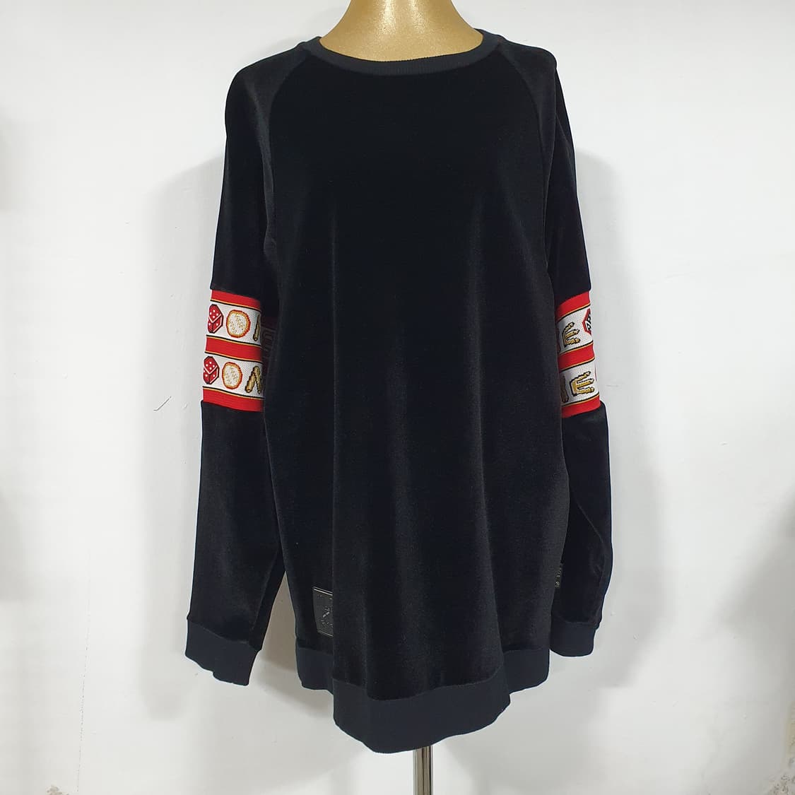 MLB x KYE 계한희 콜라보 벨벳 벨루어 슬롯머신 암밴드 맨투맨 상품이미지4