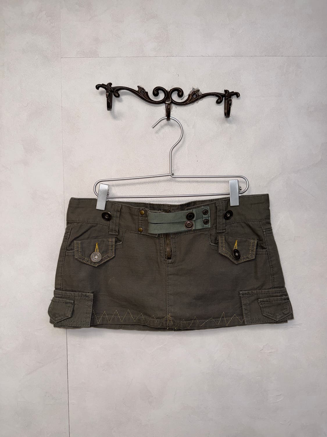Khaki double buckle low rise mini skirt 상품이미지1