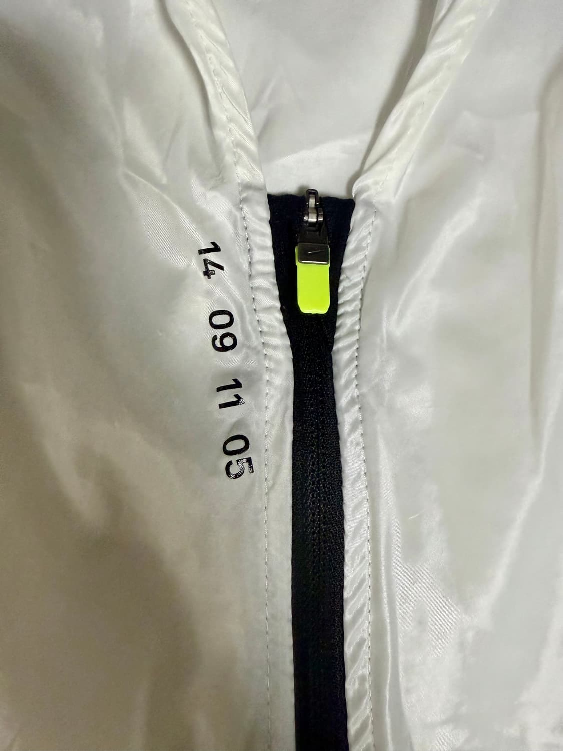 NIKE 투명 바람막이 🌿 형광 포인트 M 상품이미지5