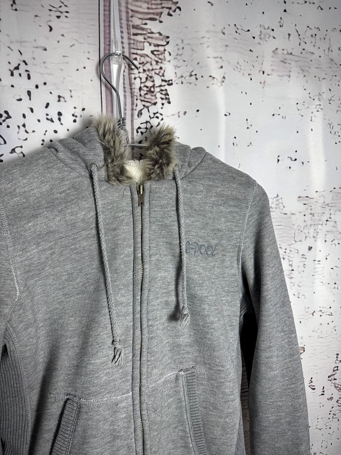 Gray Zip-Up Hoodie 상품이미지2