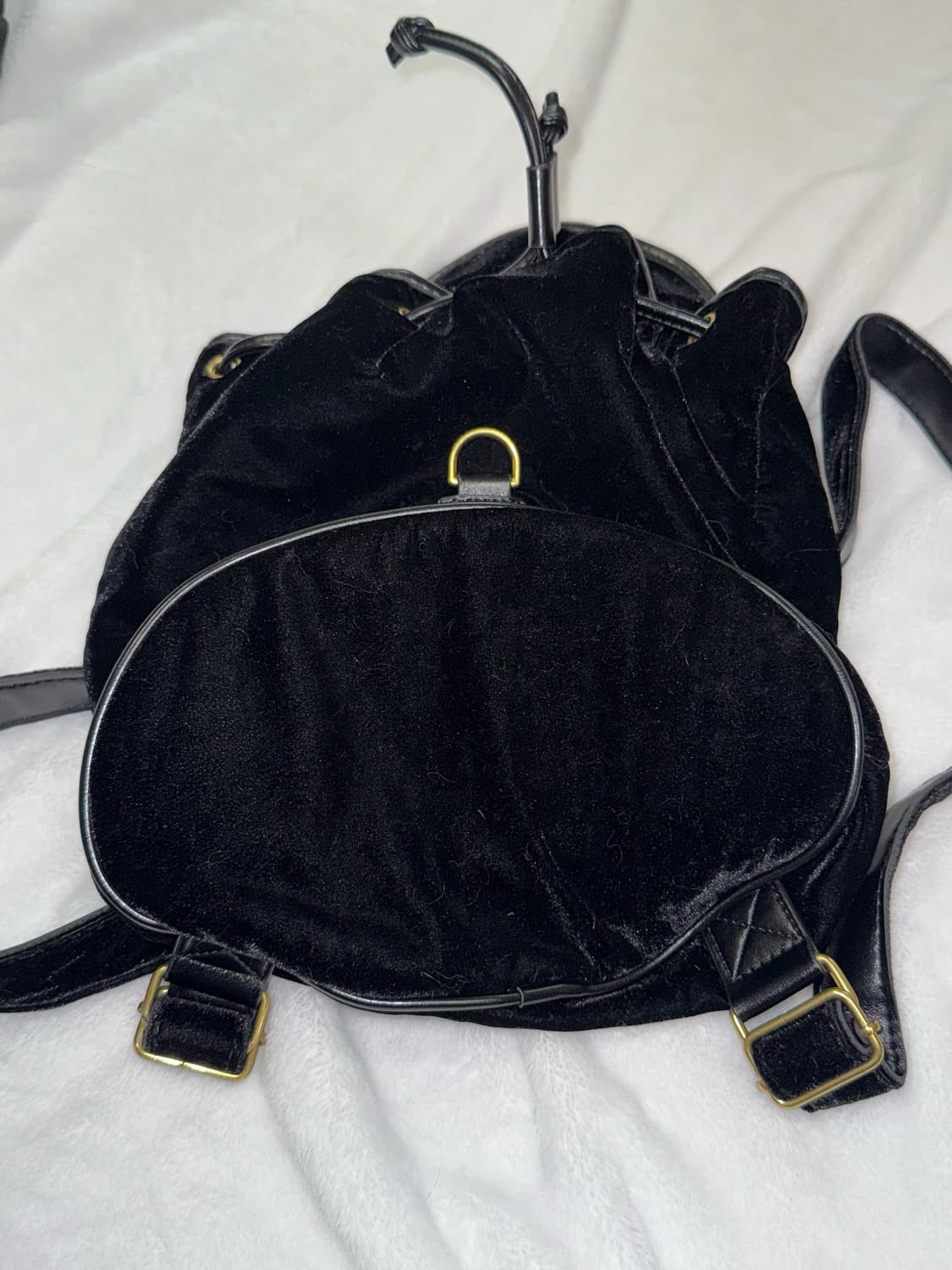 급처)더바넷 블랙 벨벳 백팩 상품이미지9