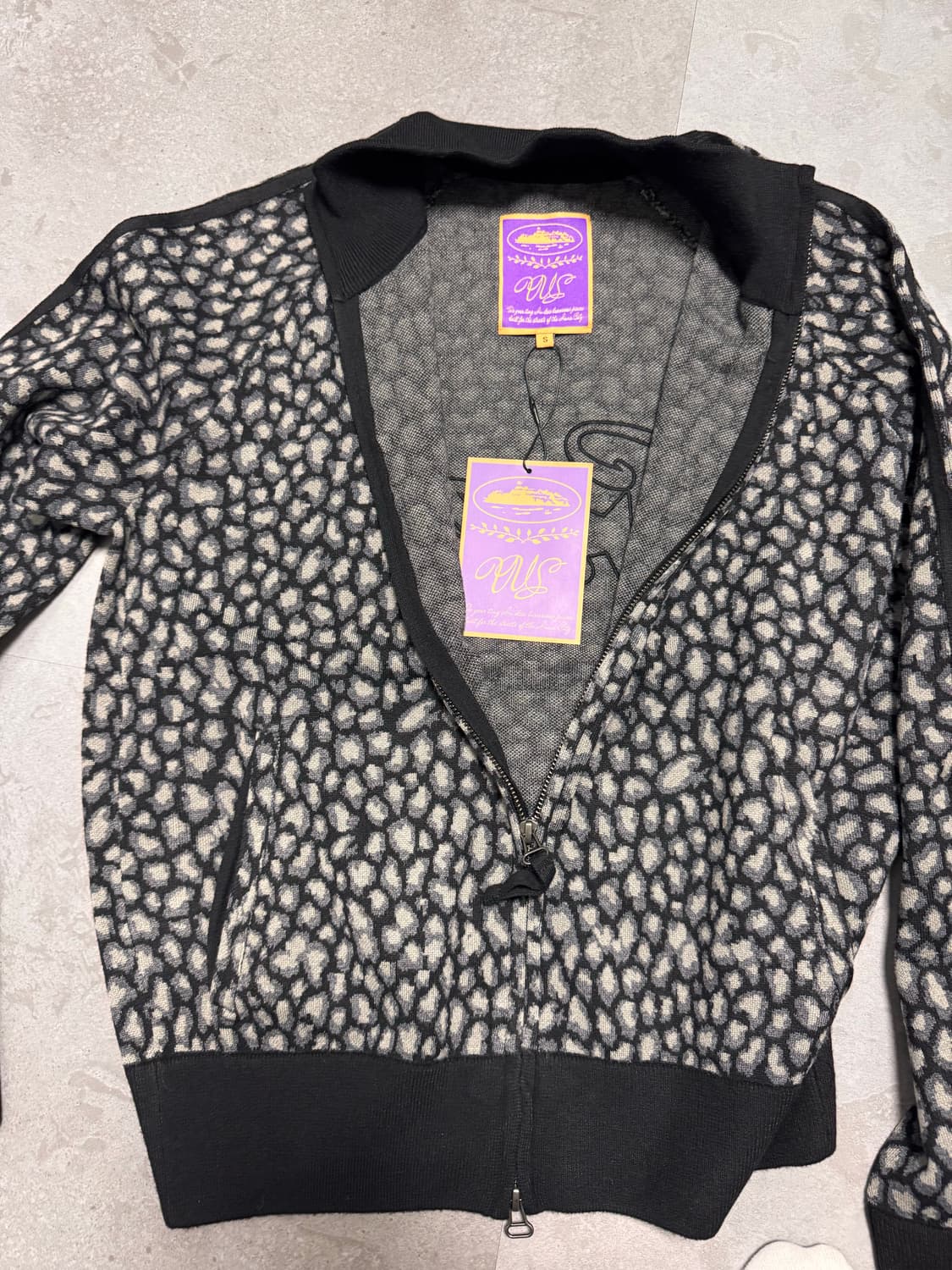 코르테이즈 레오파드 니트 집업 상품이미지1