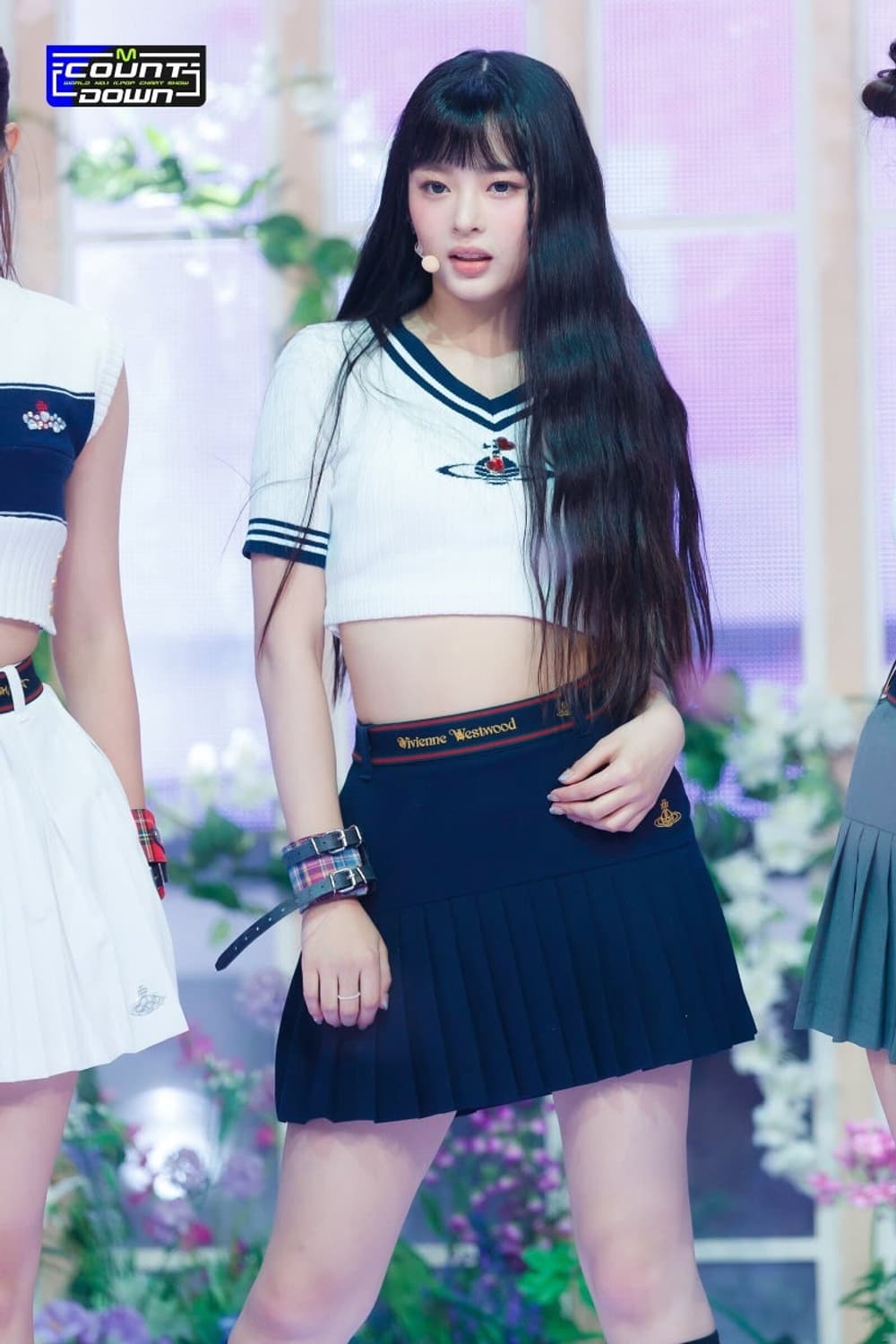 뉴진스 하니 착용) 비비안웨스트우드 orb 니트탑 상품이미지1