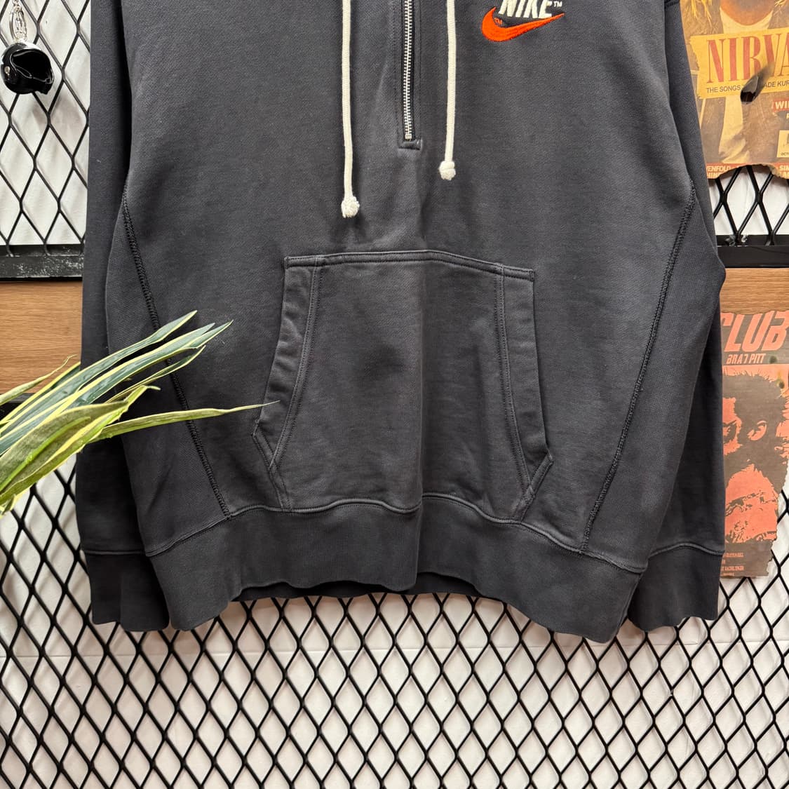 나이키 하프 집업 후드티 전면 스우시 로고 포인트 블랙 상품이미지4