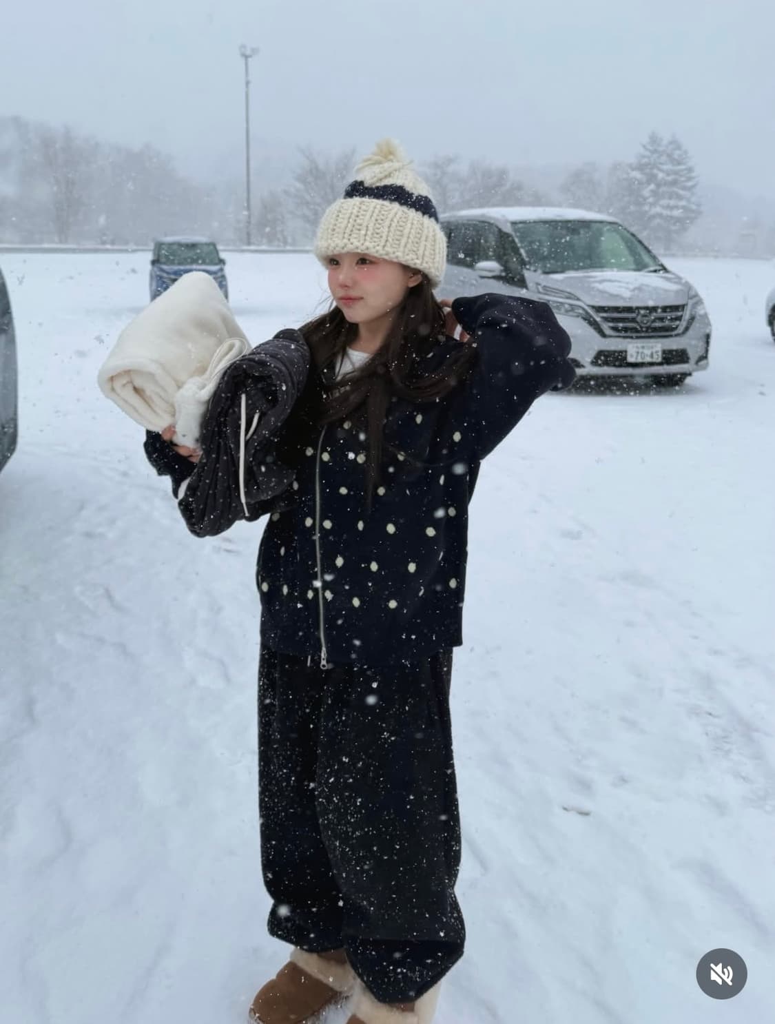 론론 홍영기 도트 후드 니트 집업 상품이미지7