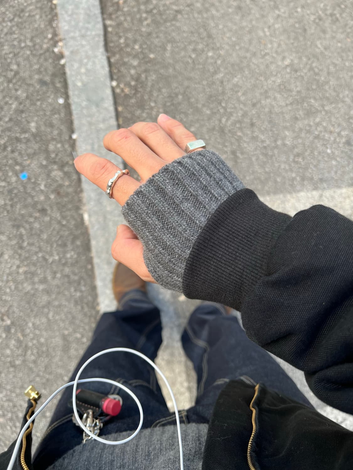 건지울른스 슬림핏 핑거홀 니트 상품이미지2