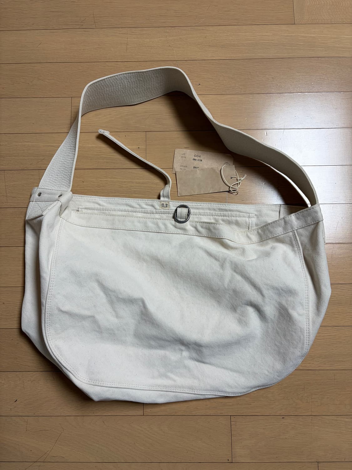 [L] 타이가 타카하시 Lot004 뉴스보이 백 아이보리 상품이미지1