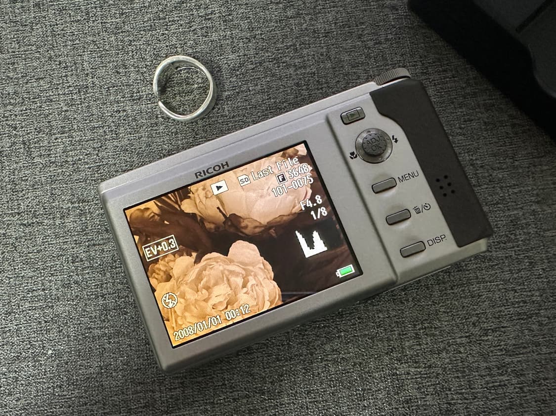 장원영 리코 Ricoh R8 빈티지디카 / 정품배터리 2+ 순정충전기 상품이미지10