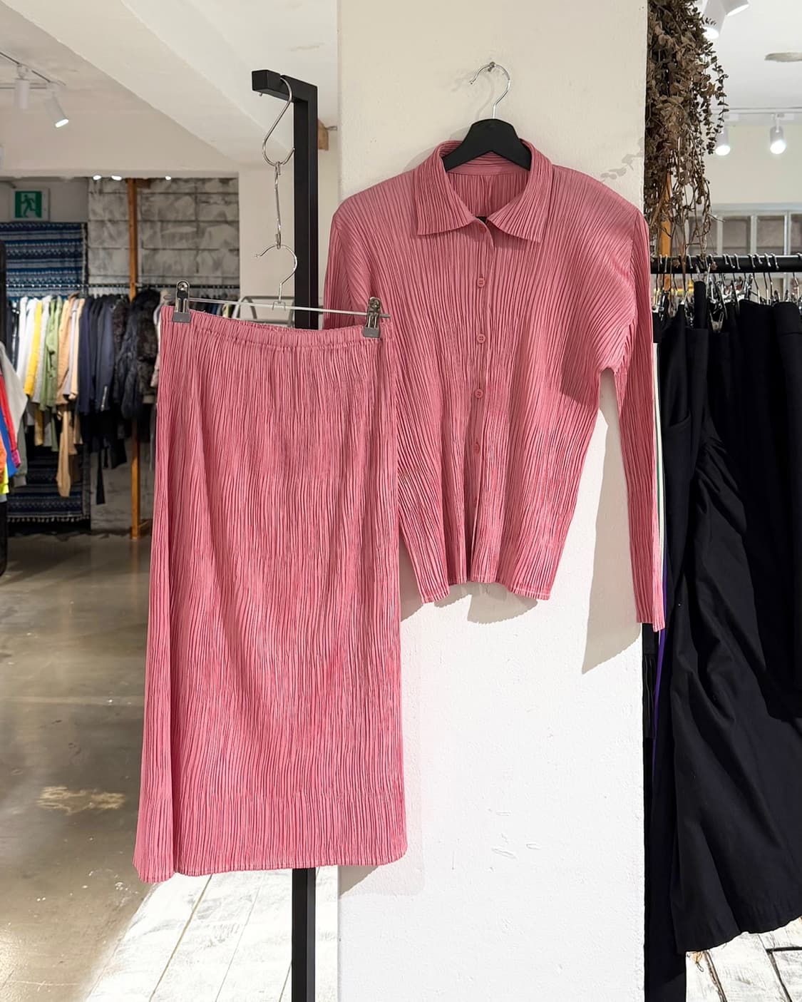 플리츠 플리즈 핑크 롱슬리브 셔츠/ 밴딩 롱 스커트 셋업 상품이미지1