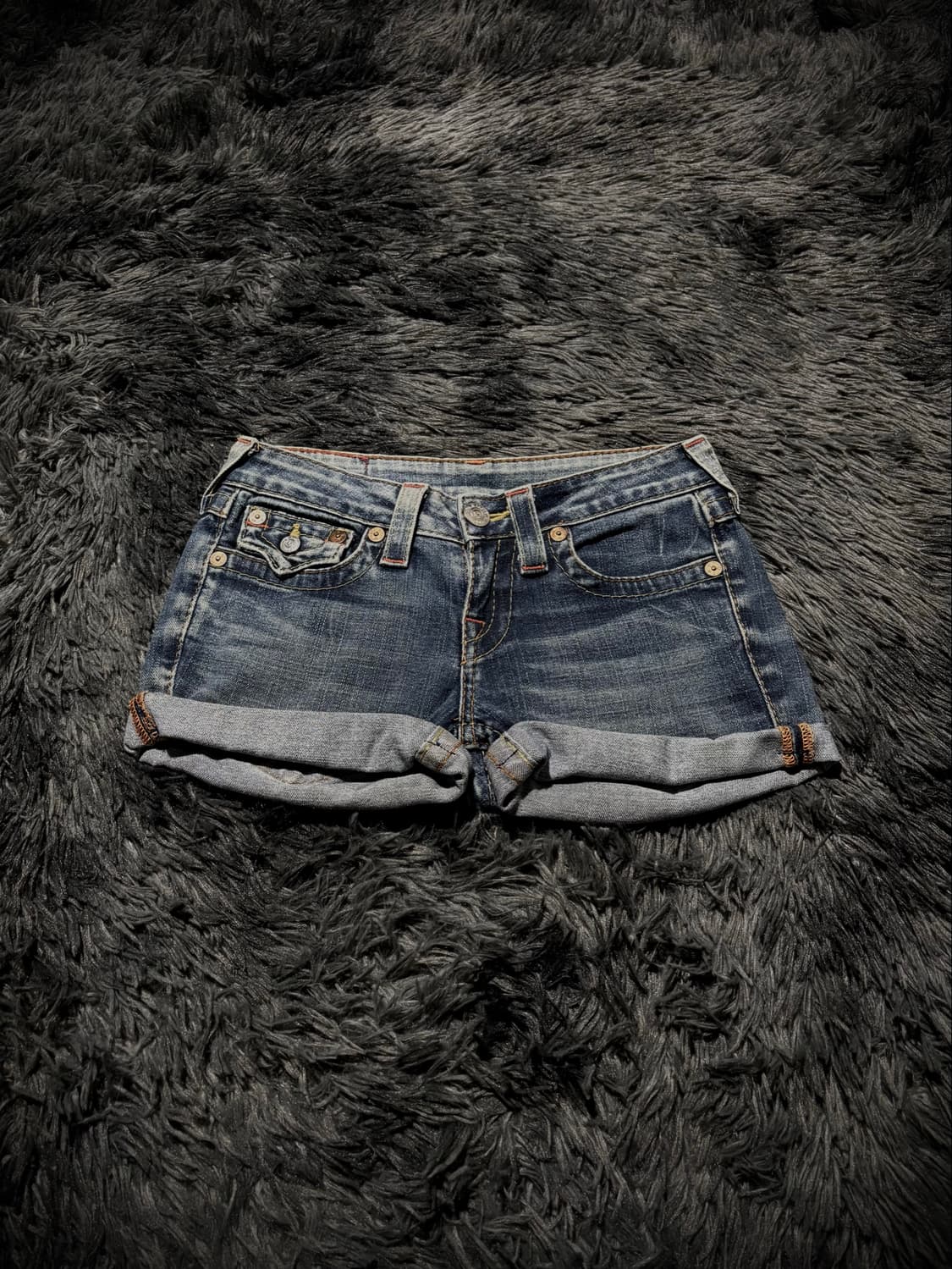 True Religion 포켓 스티치 디테일 워싱 데님 숏팬츠 상품이미지2