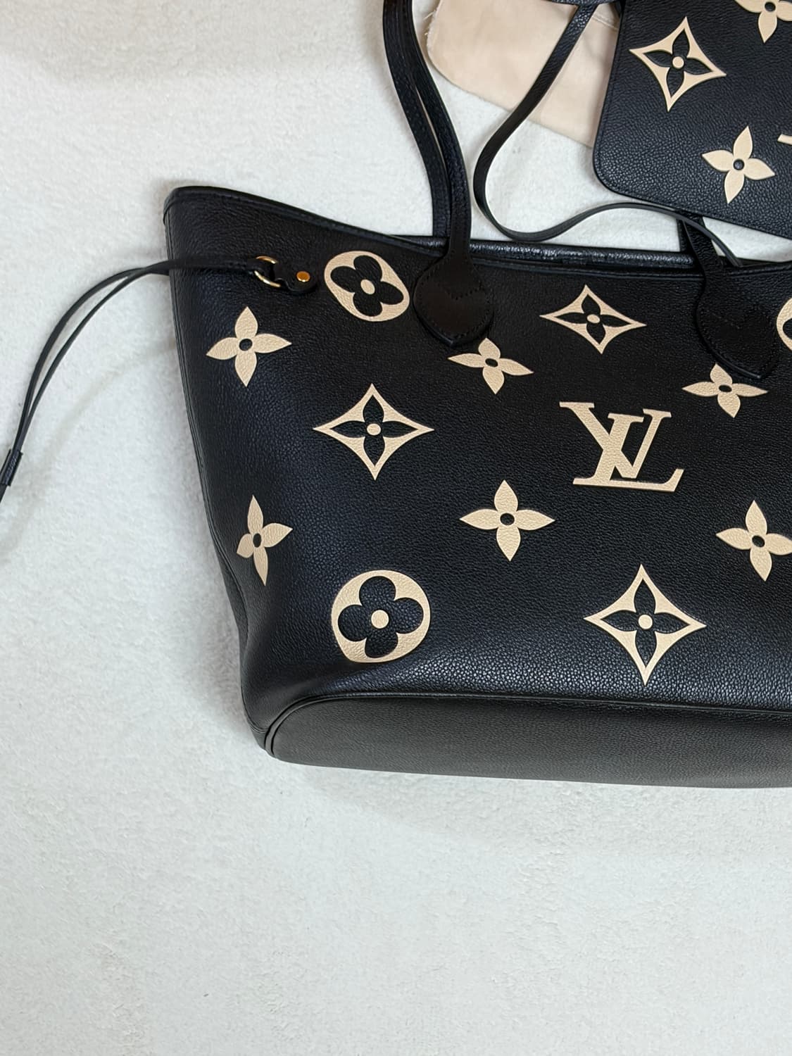 (새거급) 루이비통 앙프렝뜨 네버풀 MM 블랙 + 파우치 루이비통 가방 상품이미지3