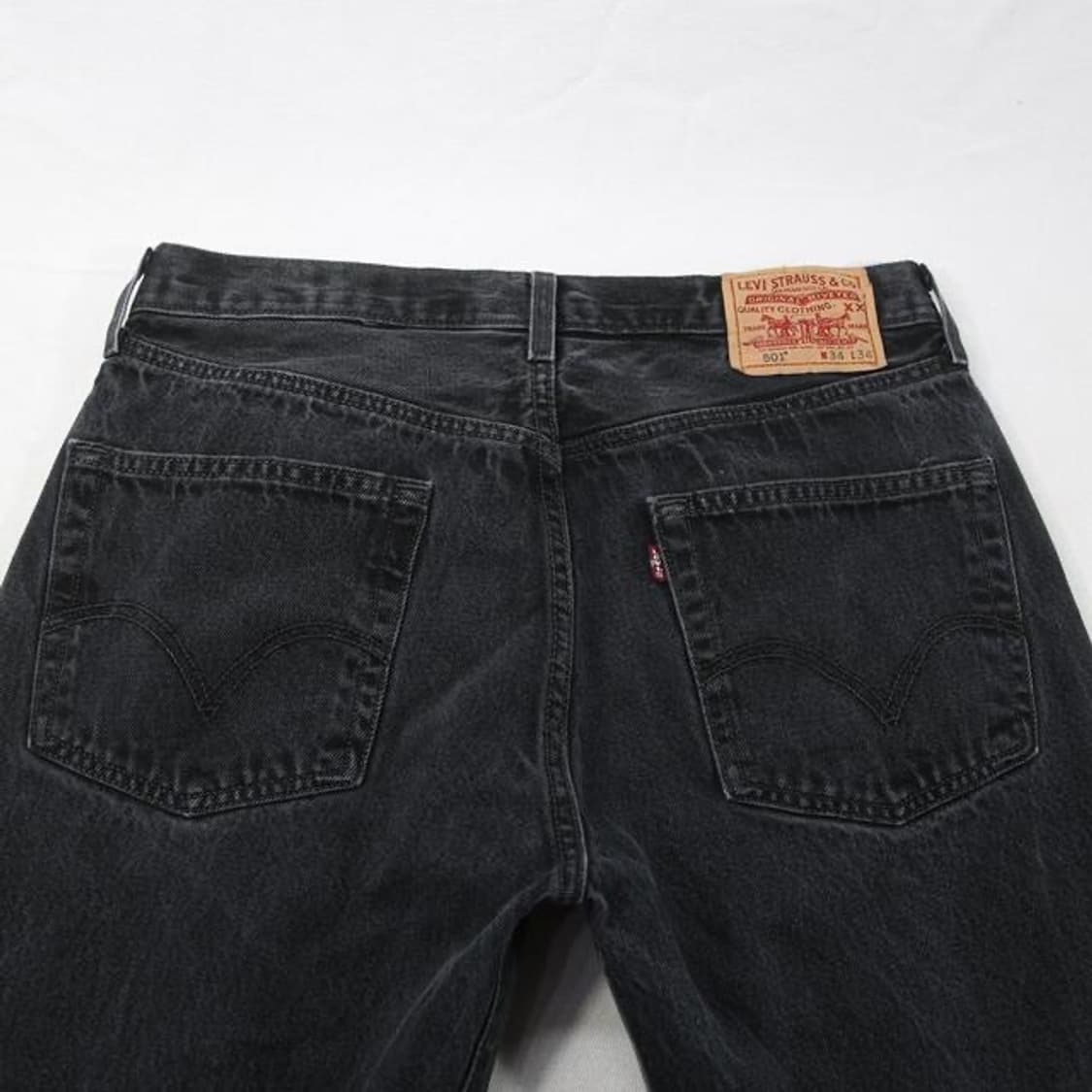 (착용컷) 리바이스 501 흑청 (남성용 31-32) 상품이미지8
