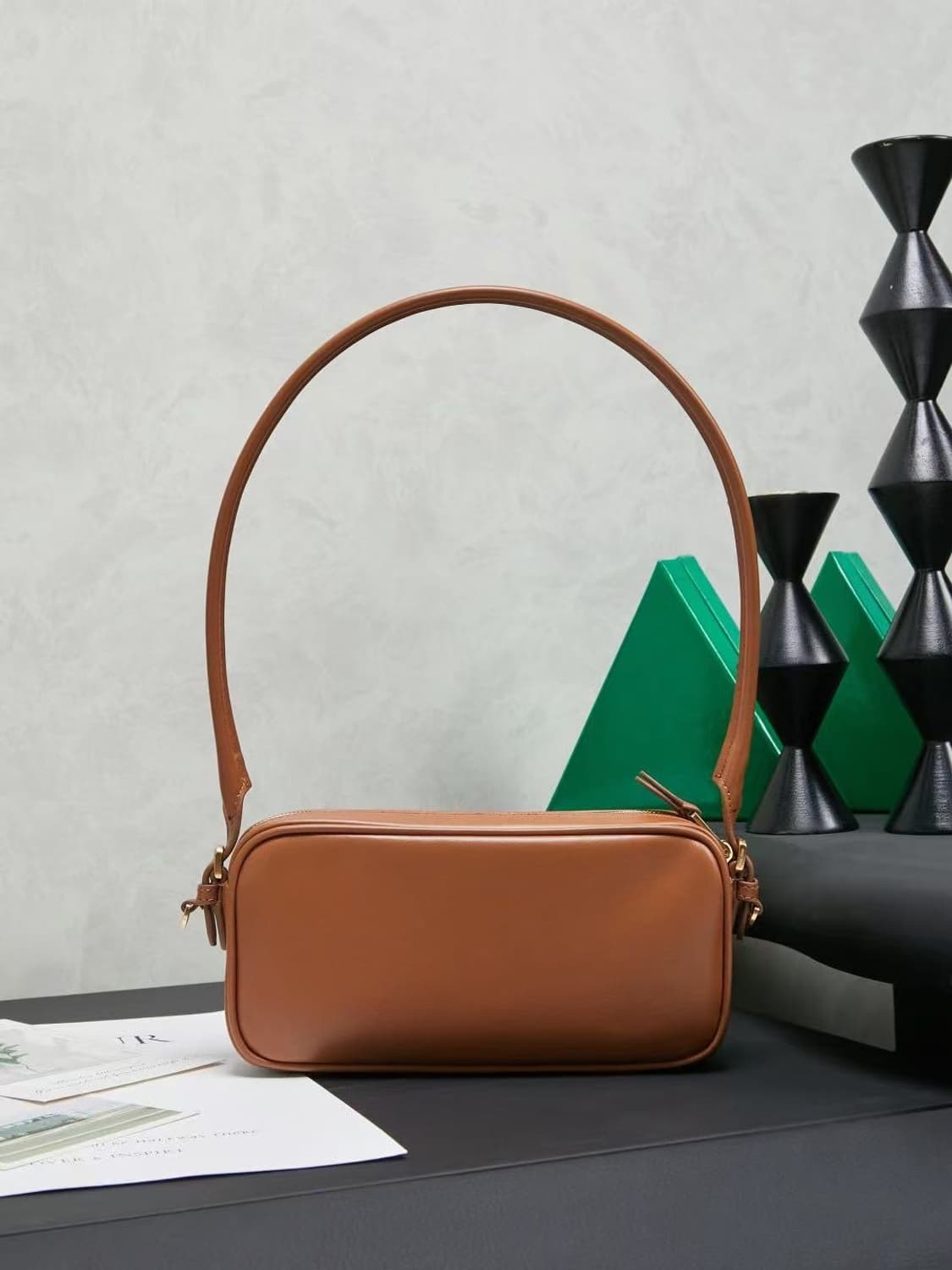 미우 미우 레더 파우치 꼬냑 상품이미지2